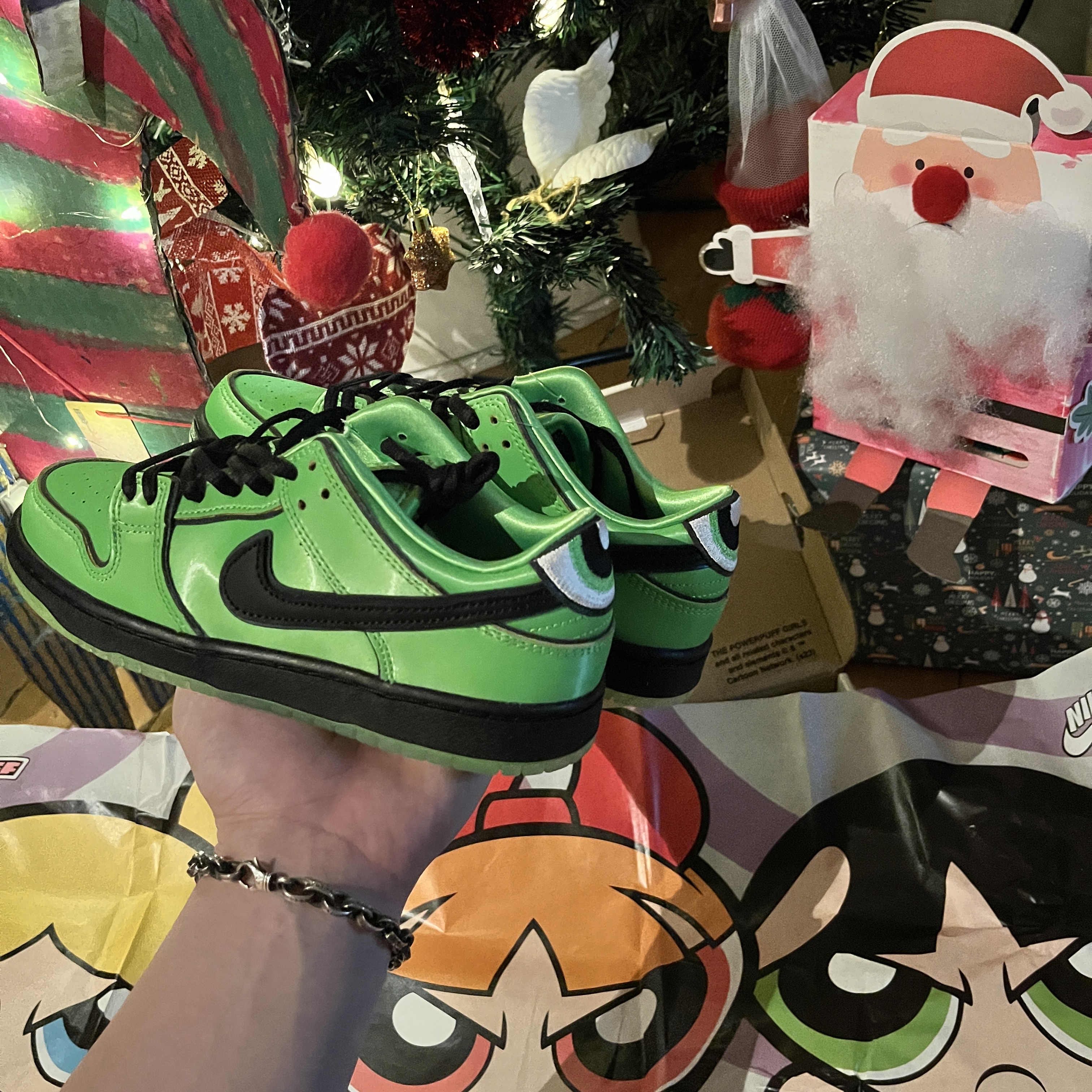 (PS) Nike x The Powerpuff Girls SB Dunk Low Pro QS Buttercup 착용 스타일 - 2