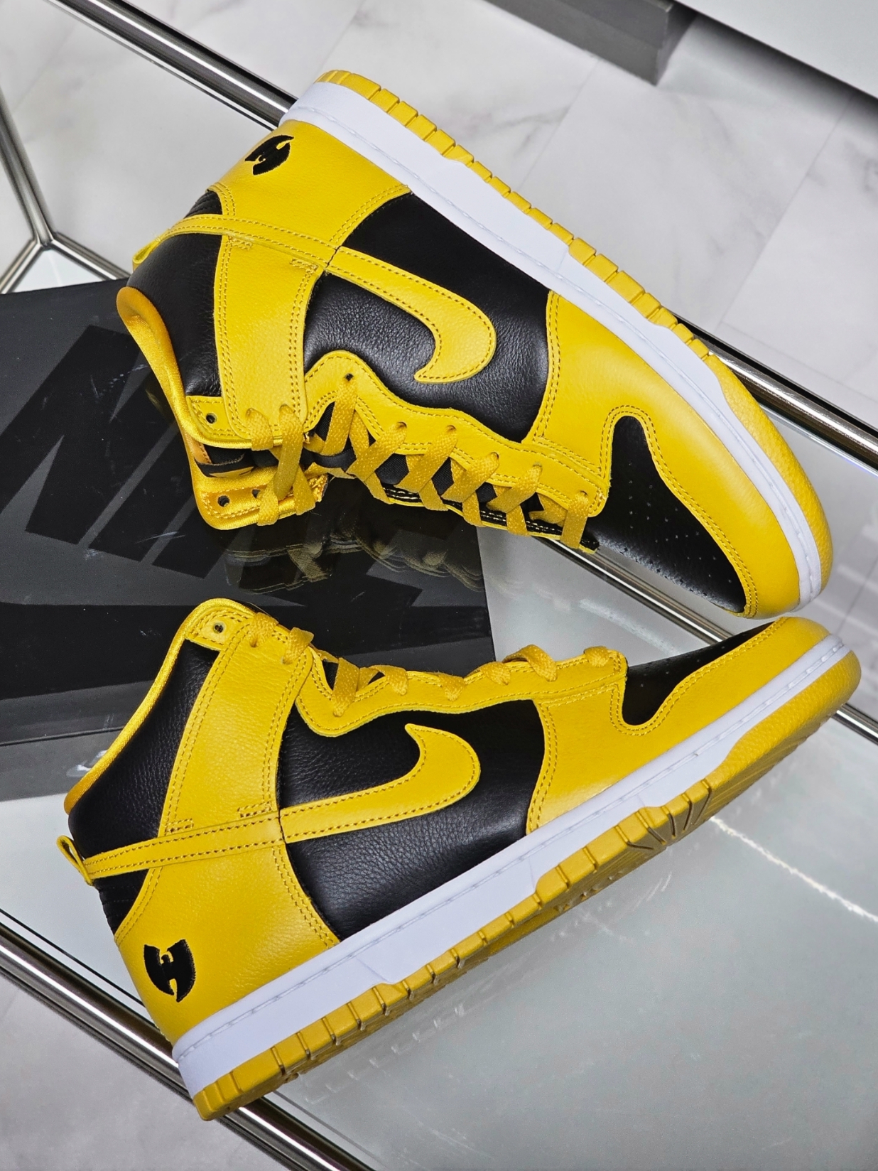 Nike Wu-Tang Clan Dunk High Black and Pollen 착용 스타일 - 1