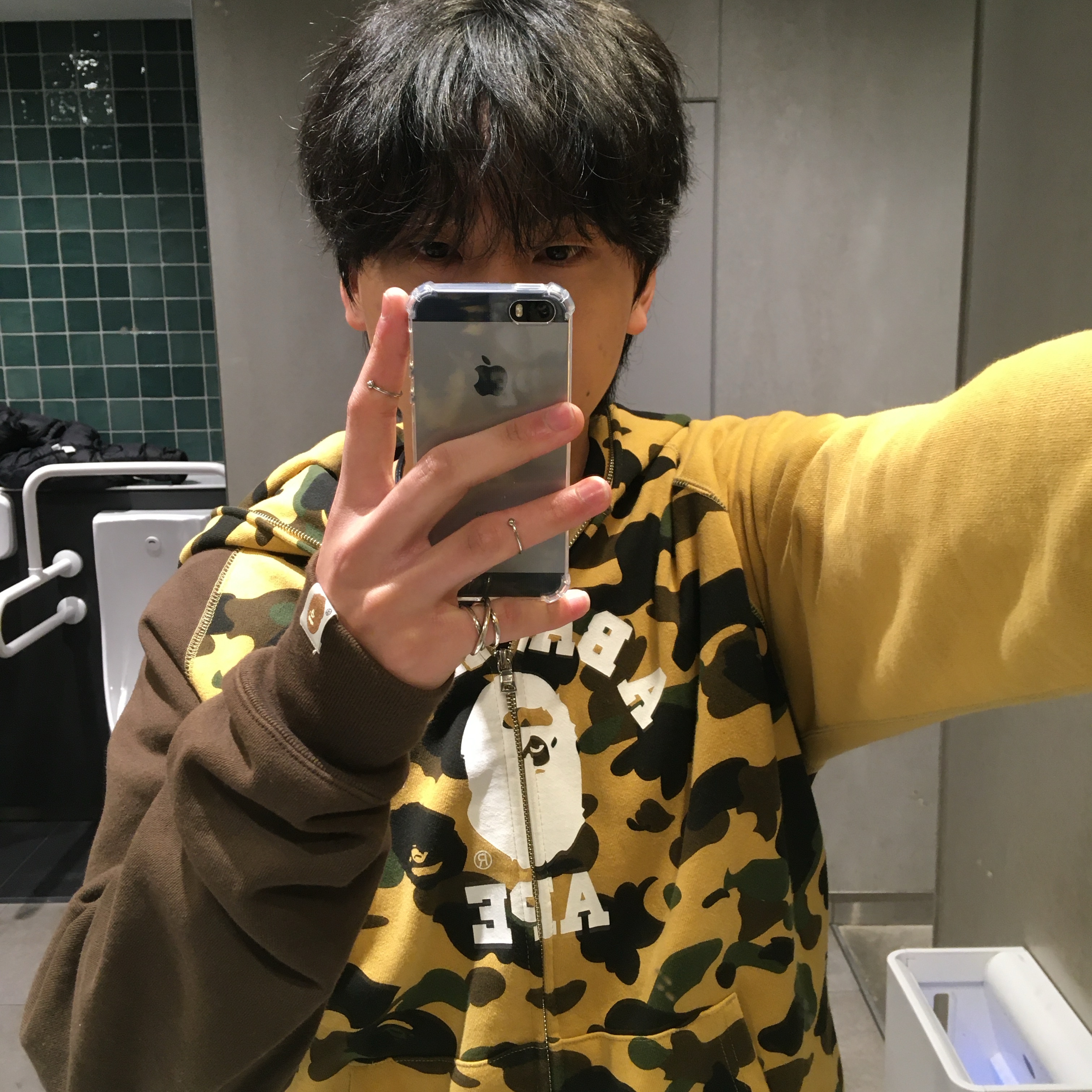 BAPE 1st Camo Crazy College Full Zip Hoodie Yellow 착용 스타일