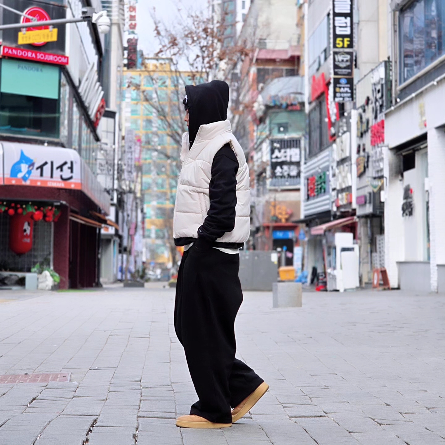 Stussy Big Stock Cuff Beanie Black, Nike Air Force 1 Mid '07 WB Flax 착용 스타일
