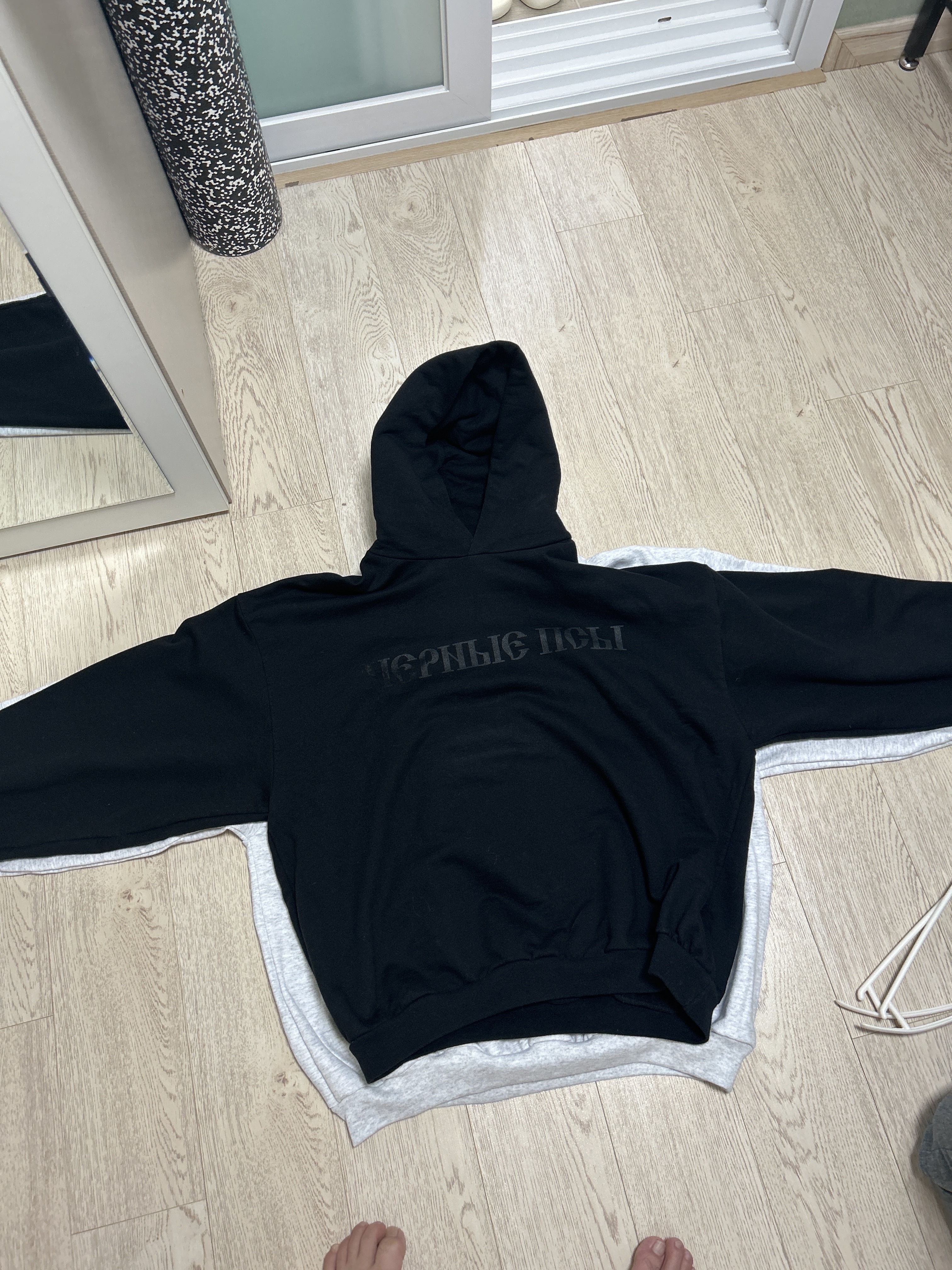 Yeezy x Gosha Rubchinskiy YZY Black Dogs Hoodie Heather Grey, Yeezy x Gosha Rubchinskiy YZY Black Dogs Jogger Heather Grey 착용 스타일 - 2