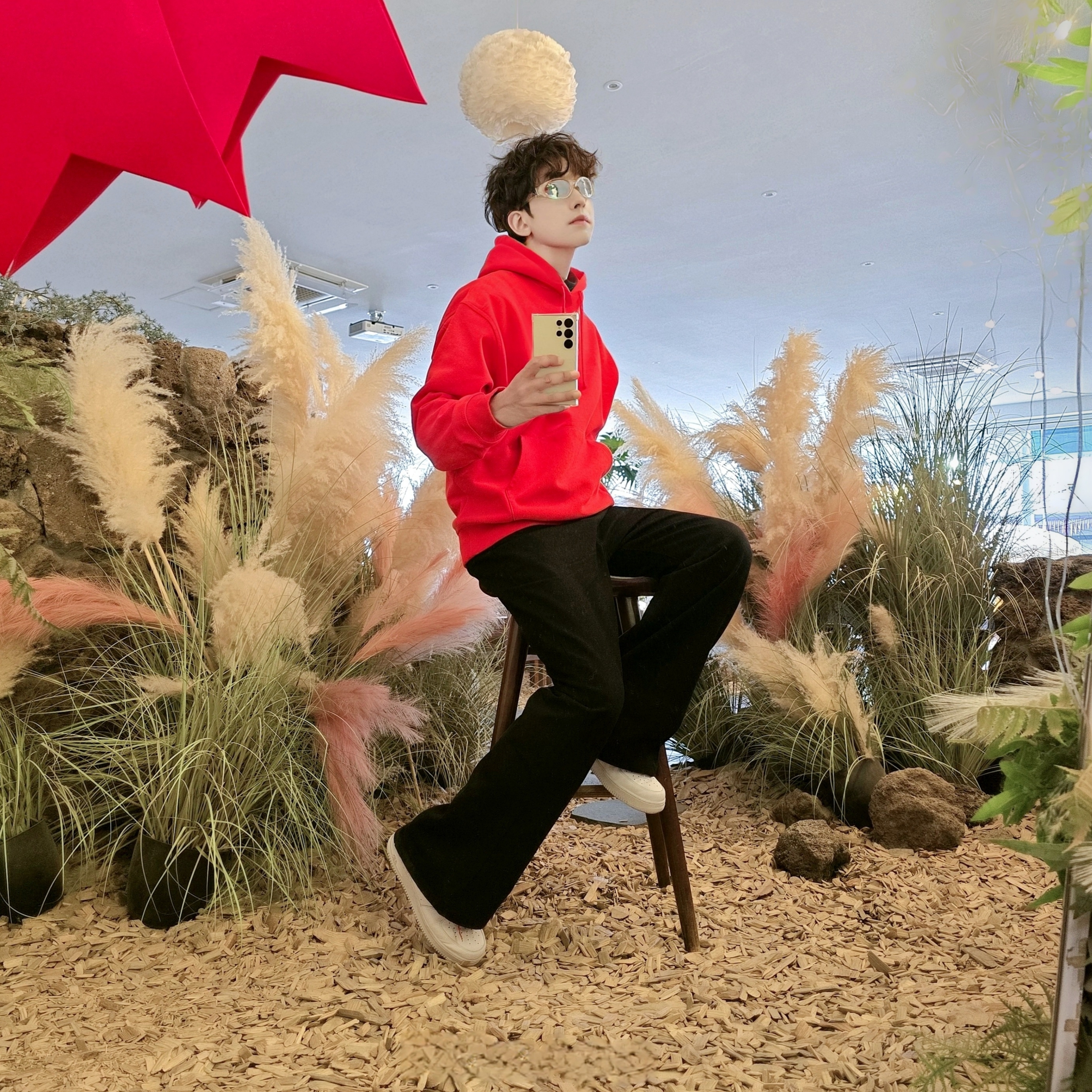 Stussy Beach Roots Hoodie Red, Nike x Supreme Air Force 1 Low White 착용 스타일 - 4