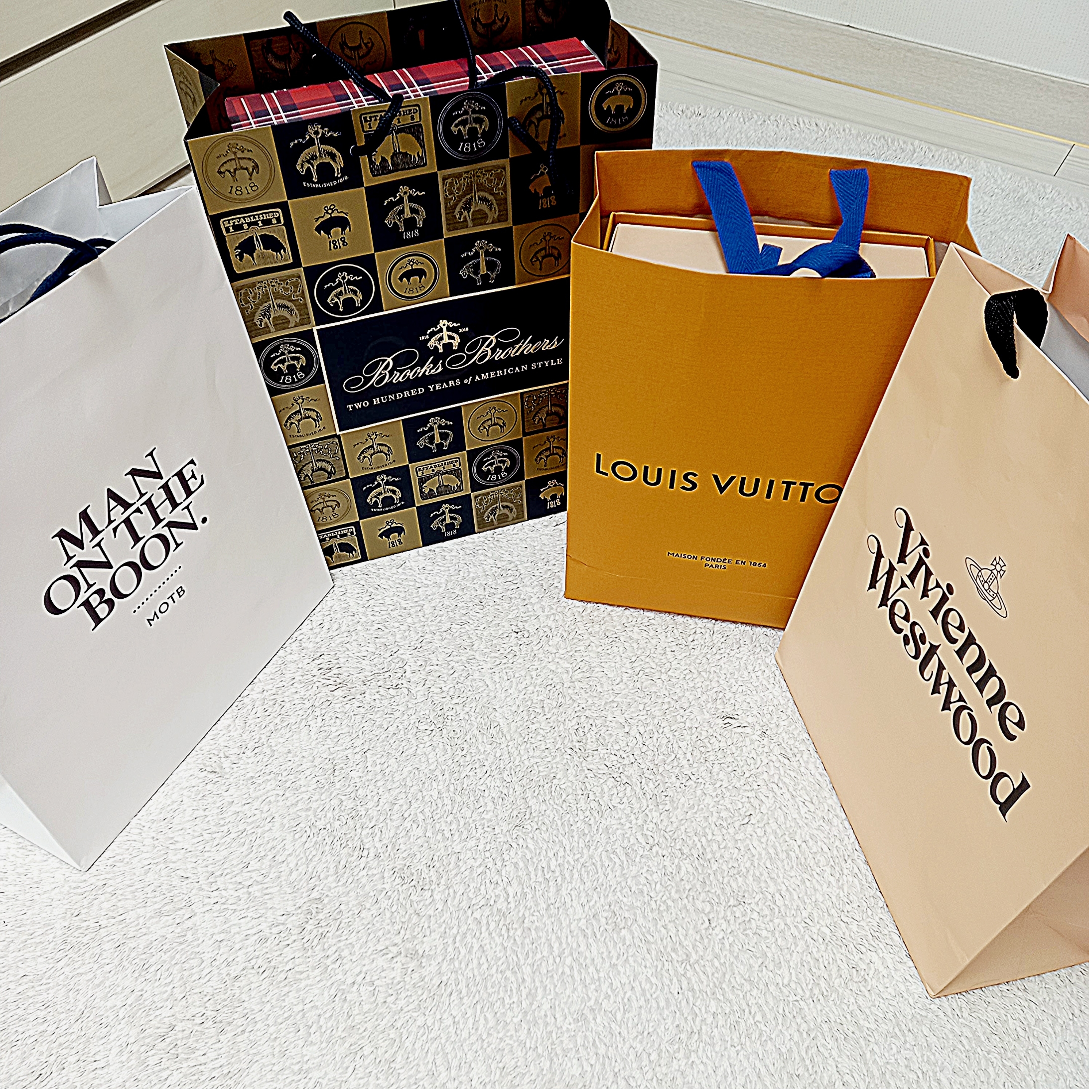 Vivienne Westwood Embroidered Logo Muffler Navy 착용 스타일 - 1