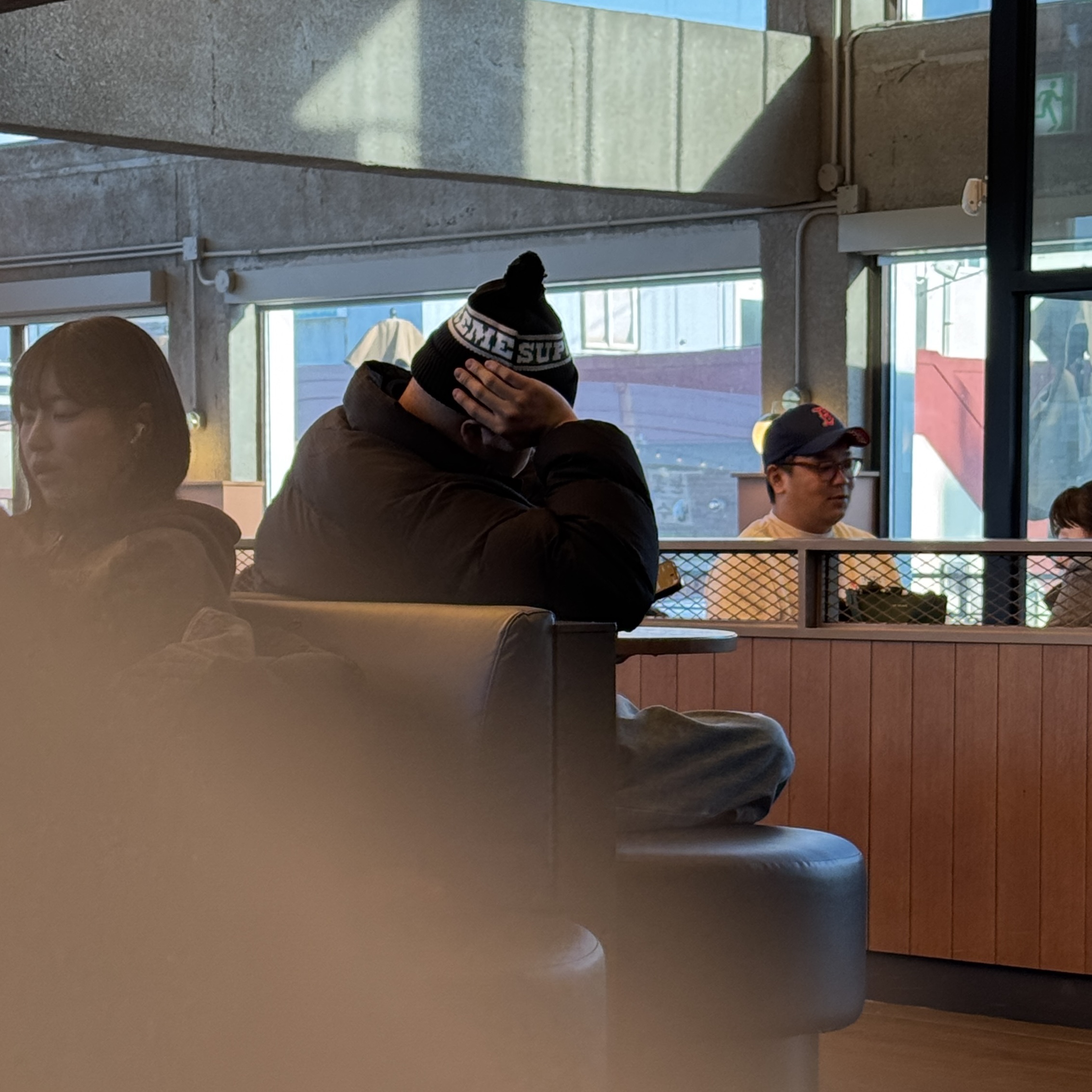 Supreme Big Stripe Beanie Black - 24FW, Supreme Collegiate Half Zip Pullover Black - 24FW 착용 스타일 - 3