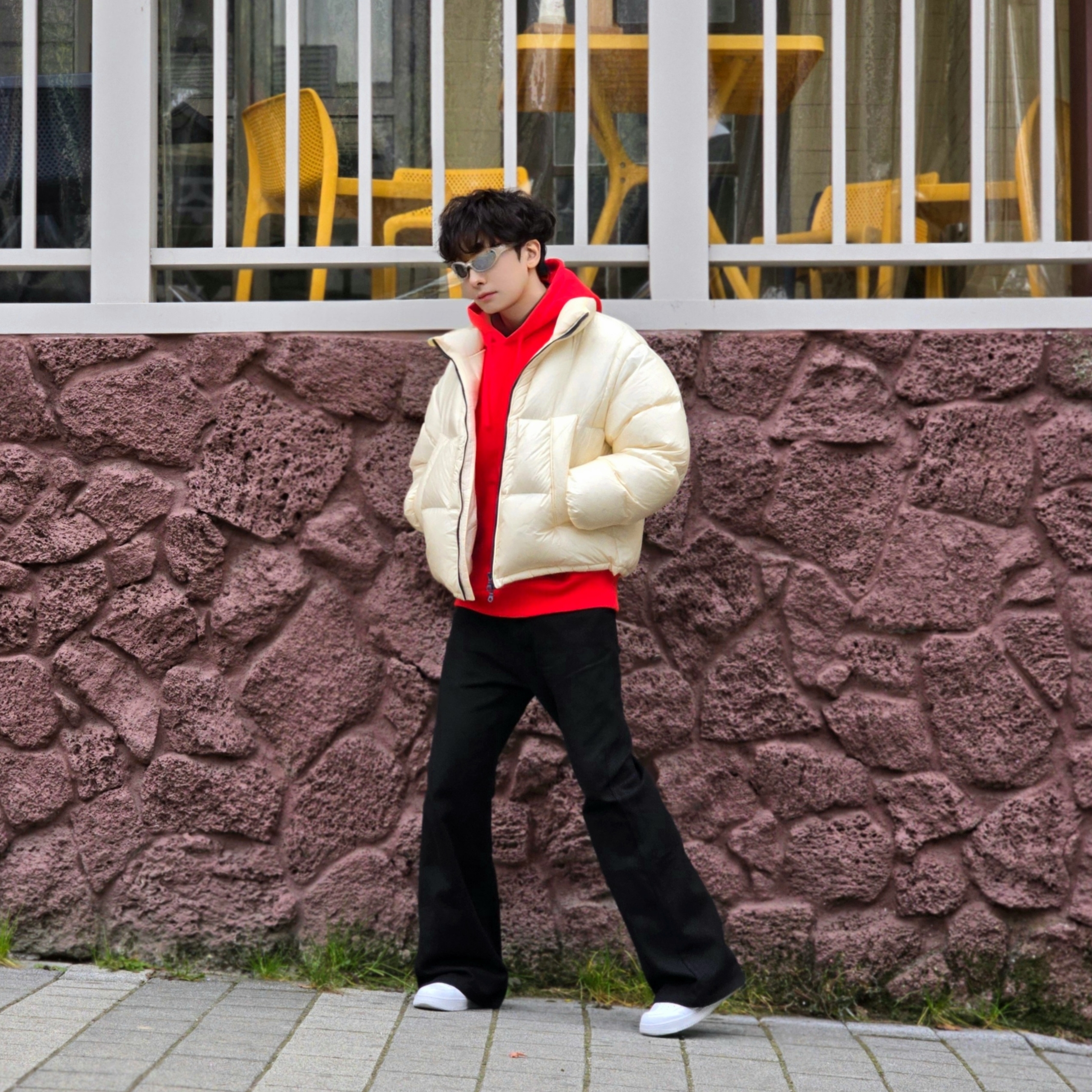 Stussy Beach Roots Hoodie Red, Nike x Supreme Air Force 1 Low White 착용 스타일 - 3