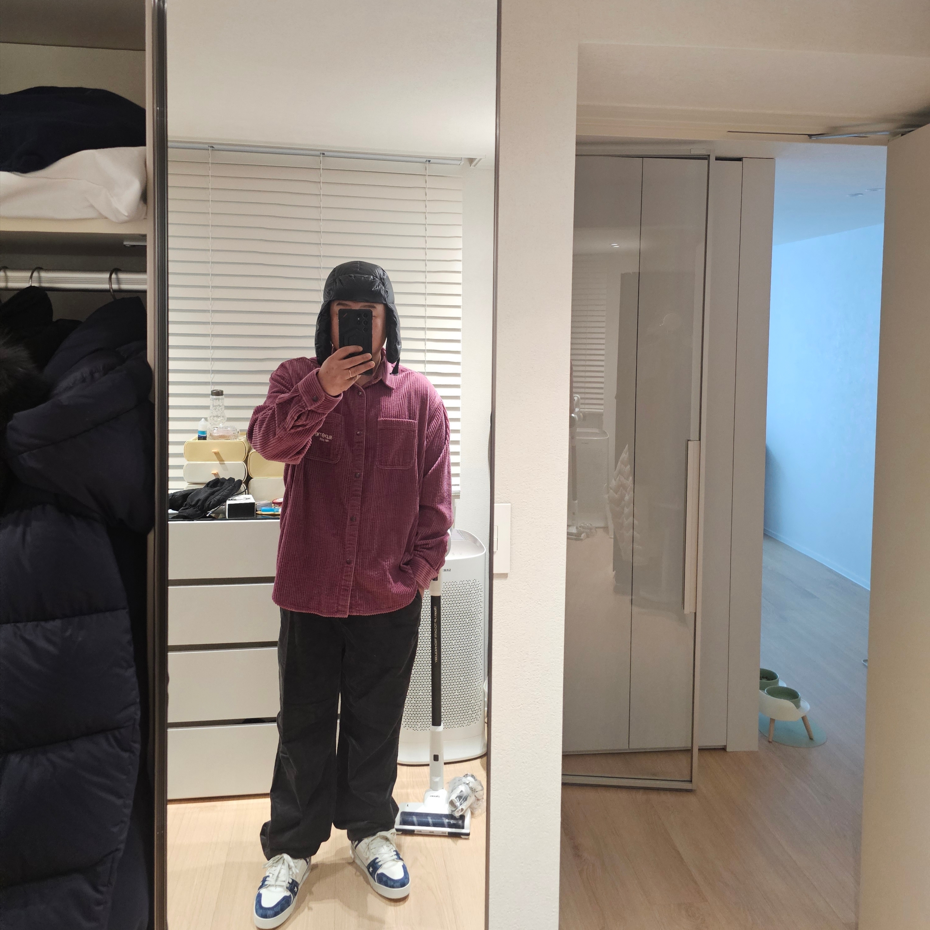 Supreme Wide Wale Corduroy Snap Shirt Dusty Pink - 24FW, Supreme Featherweight Down Trooper Black - 23FW 착용 스타일