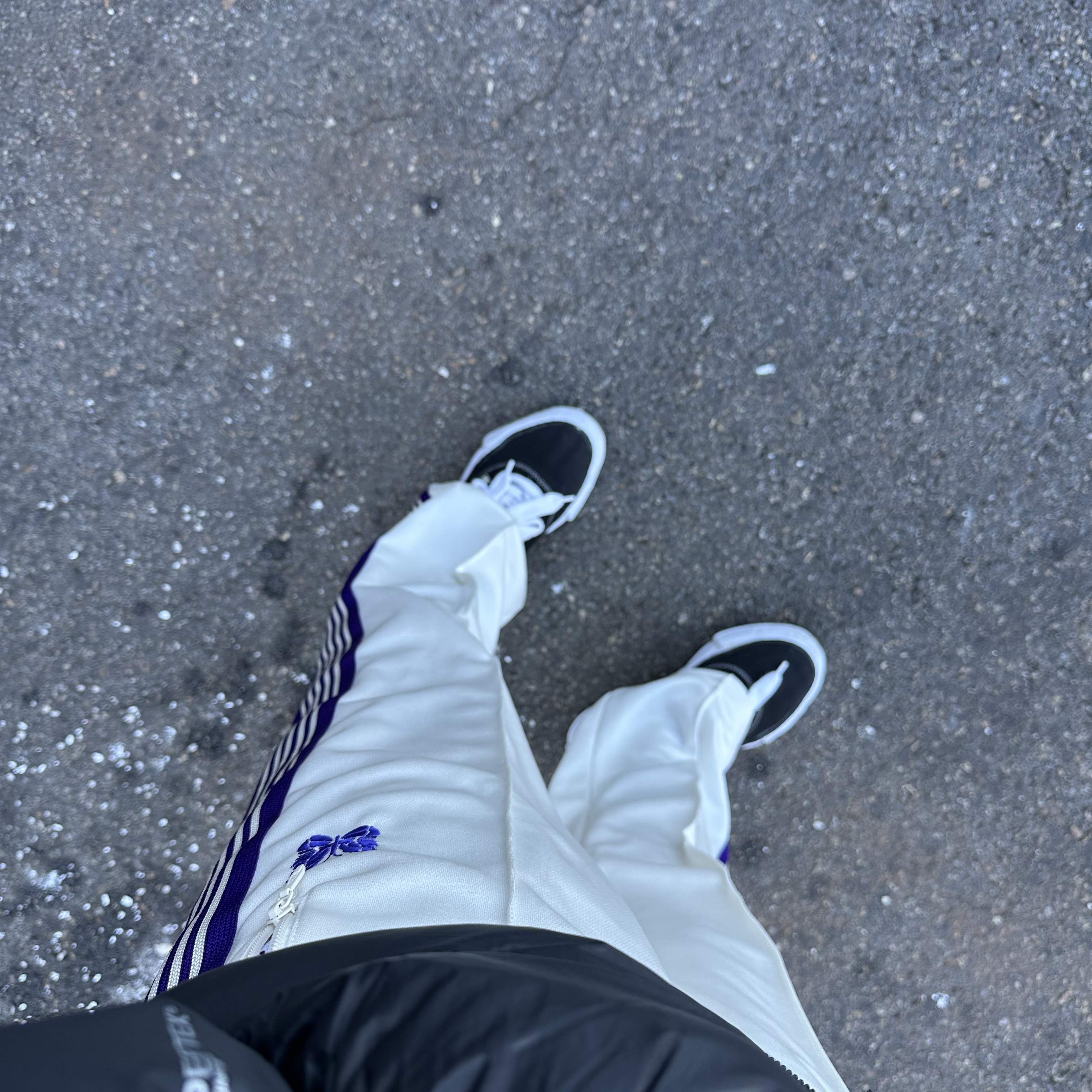 Needles Straight Track Pants Poly Smooth Ice White, Maison Mihara Yasuhiro Baker OG Sole Canvas Low Cut Sneakers Black 착용 스타일