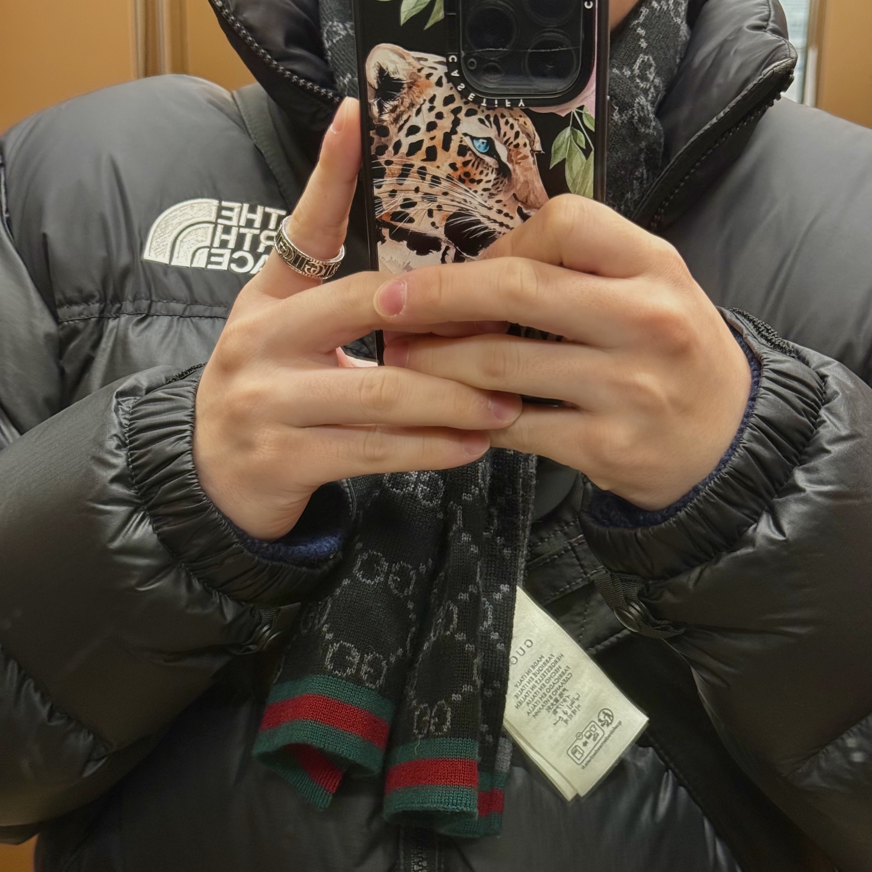 Gucci GG Two-Tone Wool Muffler Black, The North Face 1996 Eco Nuptse Jacket Black 착용 스타일