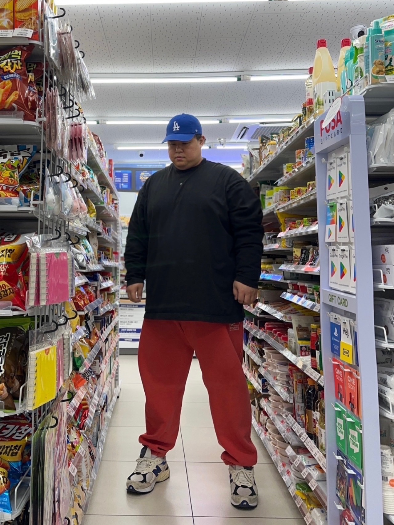 47 Brand LA Dodgers Clean Up Royal, Yeezy Gap Engineered By Balenciaga Logo Long Sleeve T-Shirt Black 착용 스타일