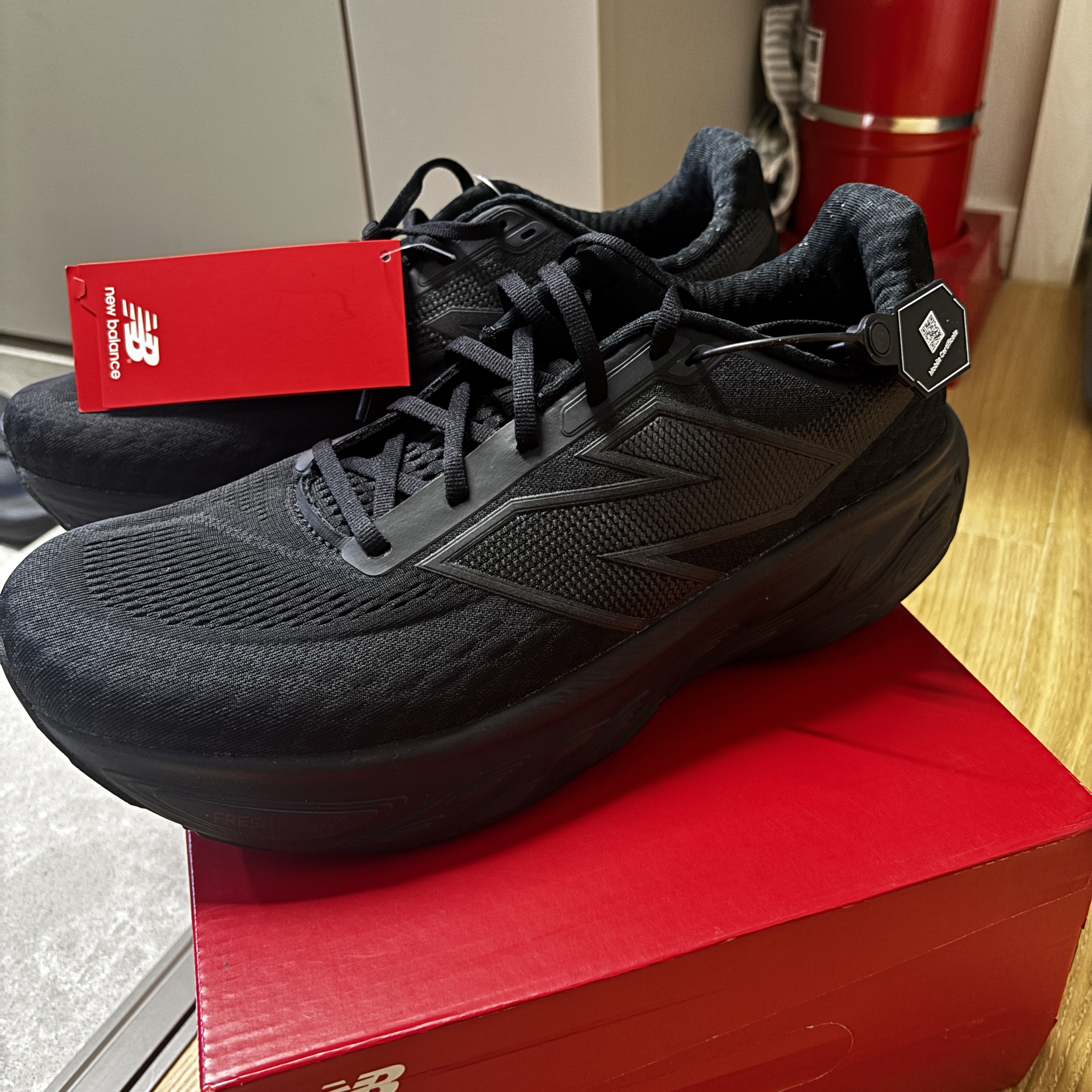 New Balance Fresh Foam X 1080v14 Black Black Metallic - 2E Wide 착용 스타일