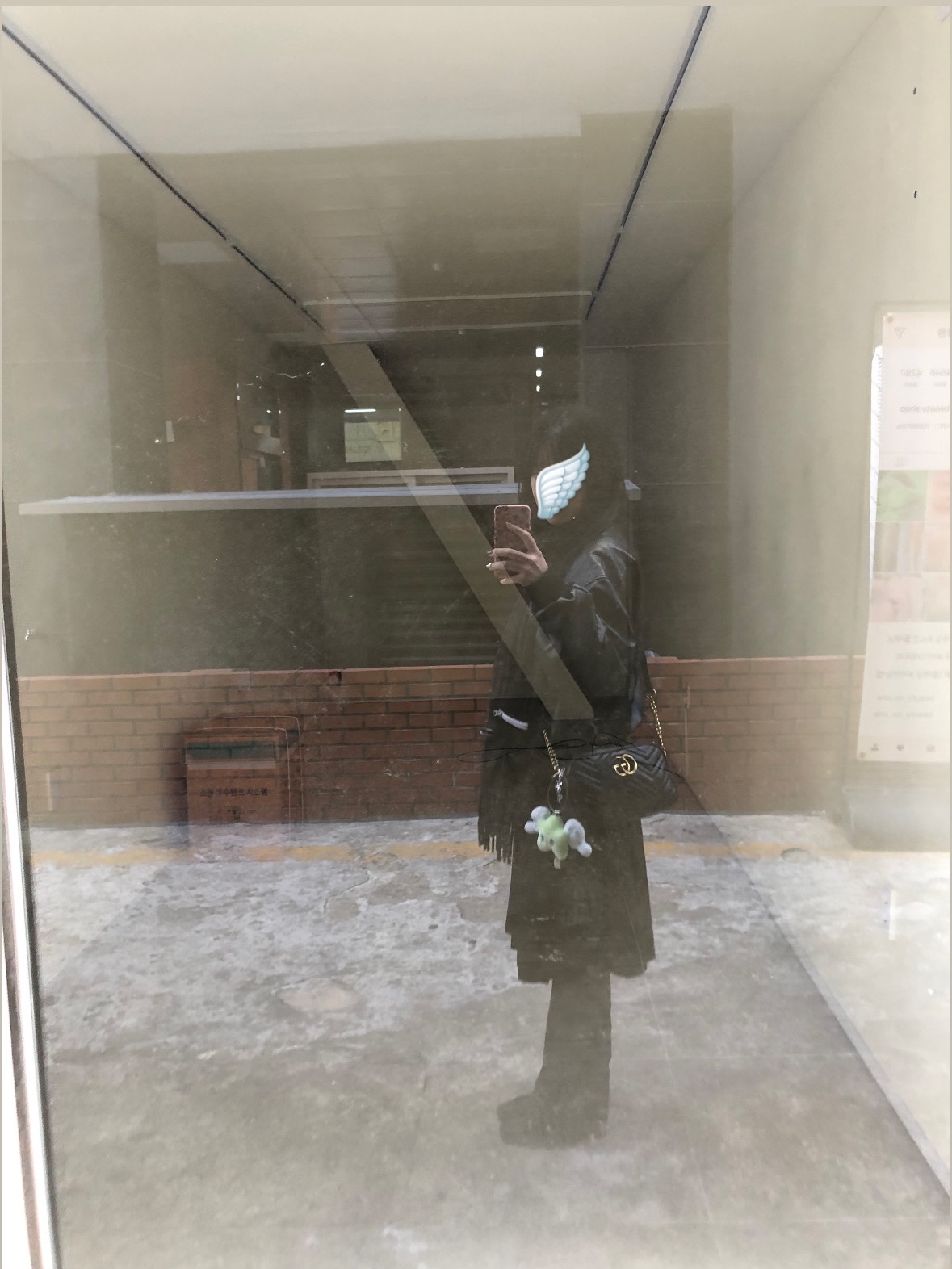 Gucci GG Marmont Matelasse Small Chain Shoulder Bag Black, (W) Bohemian Seoul High Neck Pocket Leather Jumper Black 착용 스타일 - 2