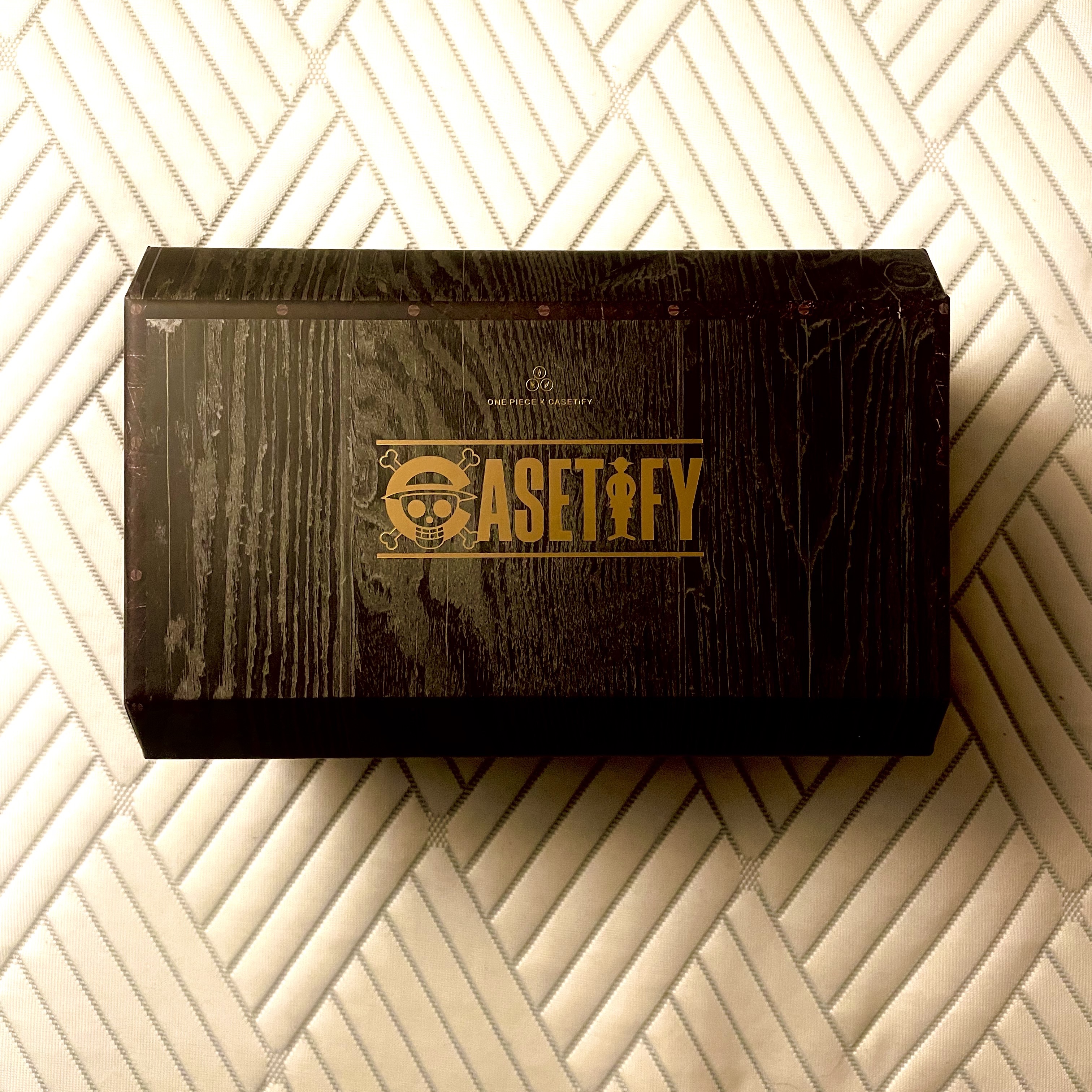 Casetify x One Piece Op Op Fruit Collectible Airpods Pro 1st/2nd Gen Case, Casetify x One Piece Gum Gum Fruit Collectible AirPods Pro 1st/2nd Gen Case 착용 스타일 - 1