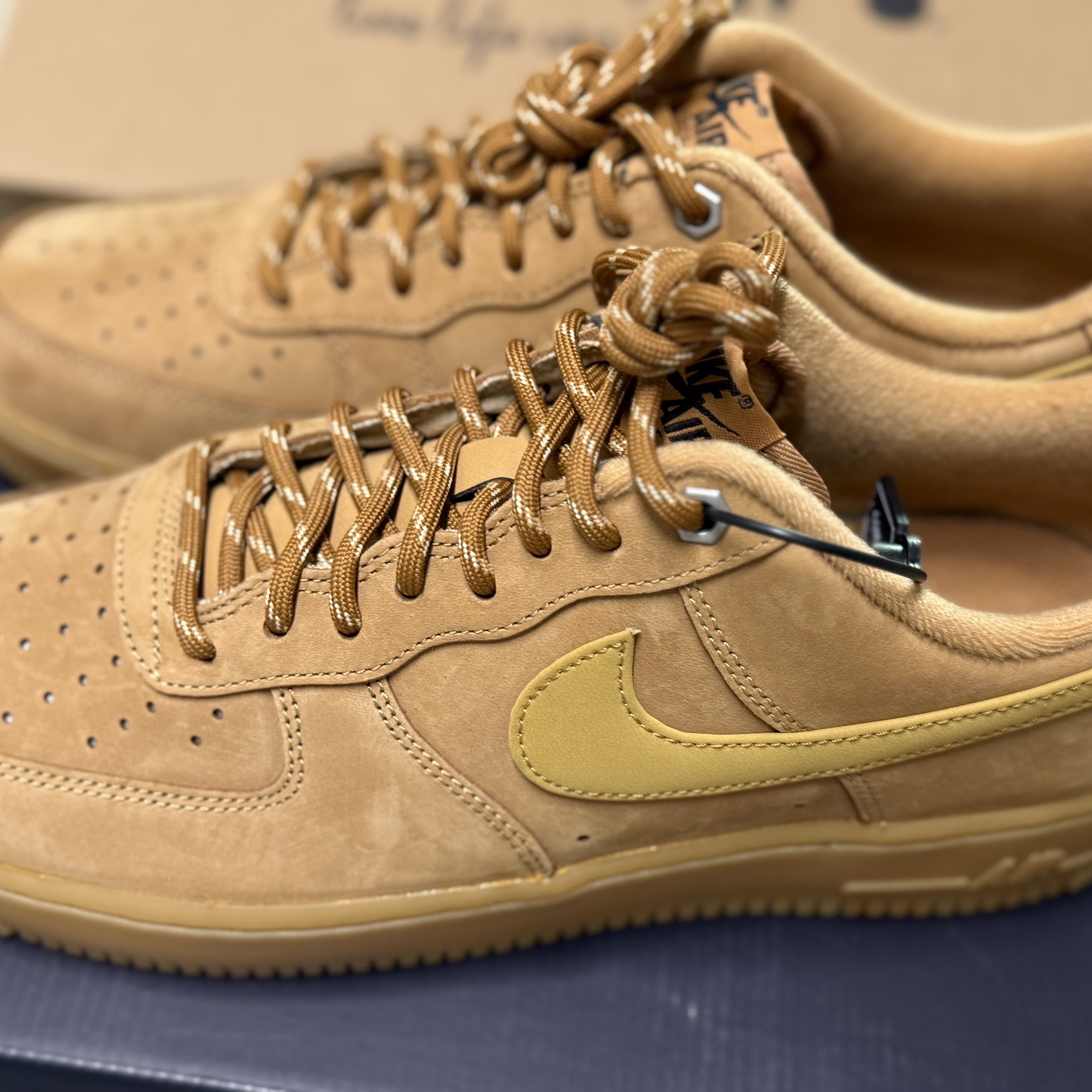 Nike Air Force 1 '07 WB Flax 착용 스타일 - 1