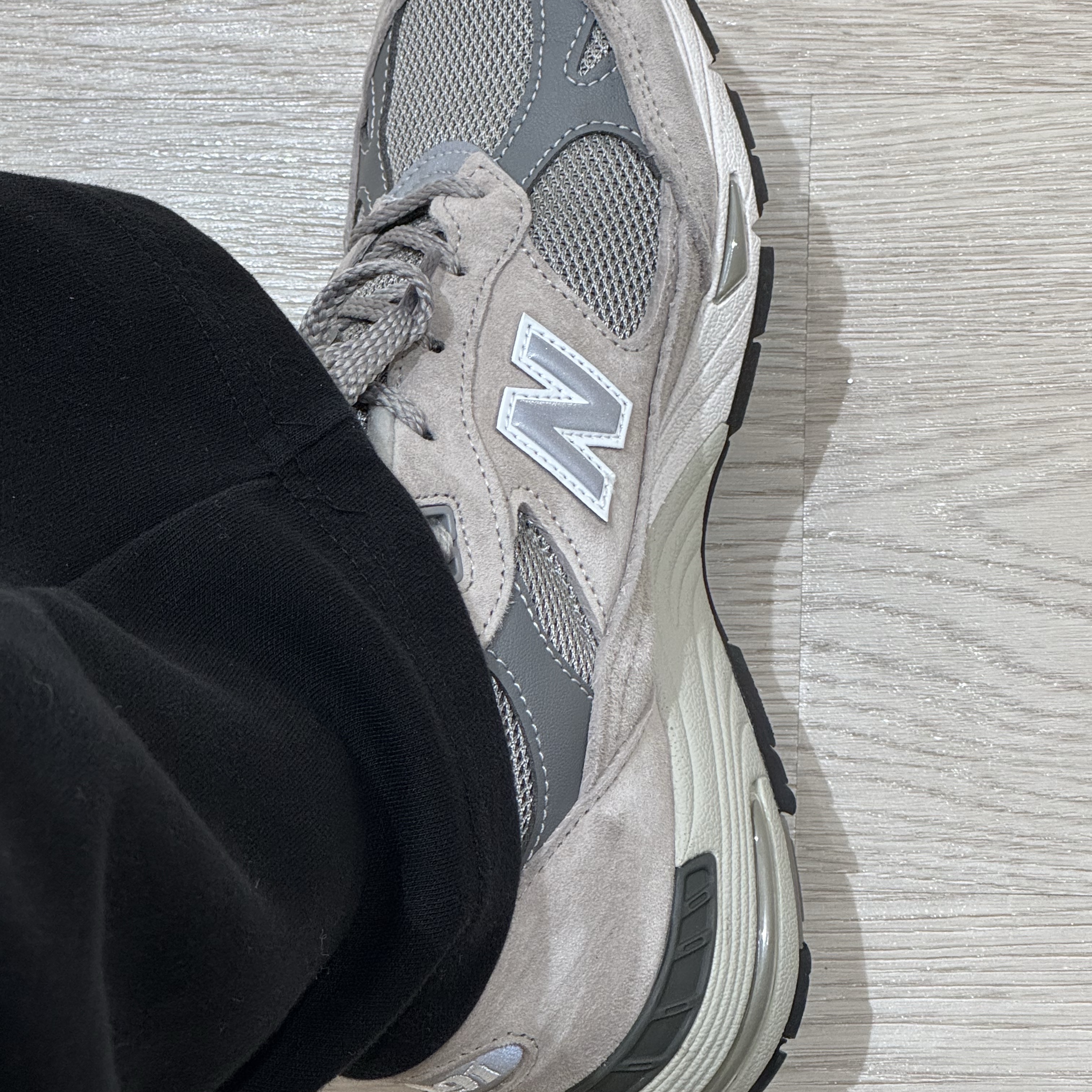 (W) New Balance 991 Made in UK Grey 착용 스타일 - 1