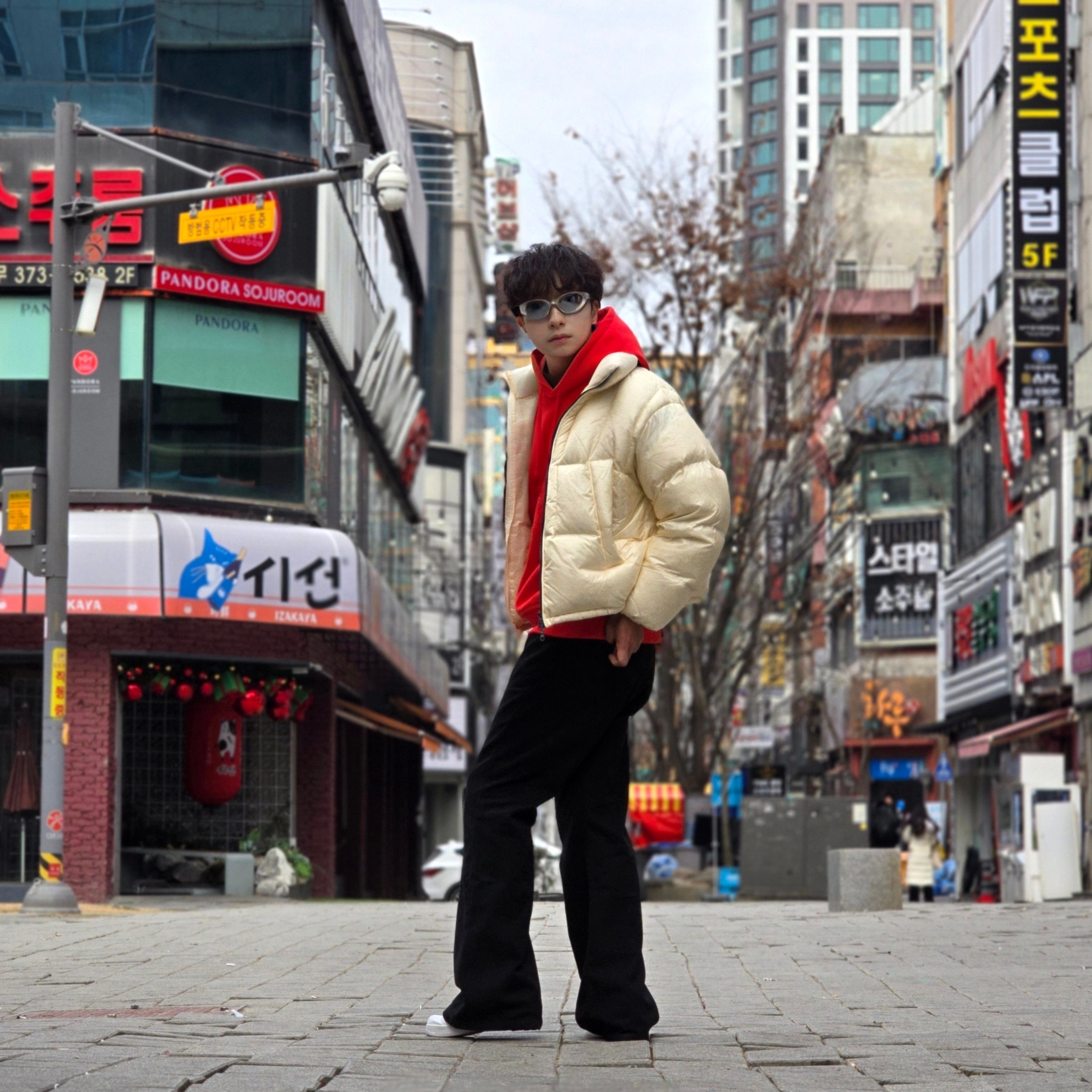 Stussy Beach Roots Hoodie Red, Nike x Supreme Air Force 1 Low White 착용 스타일 - 1
