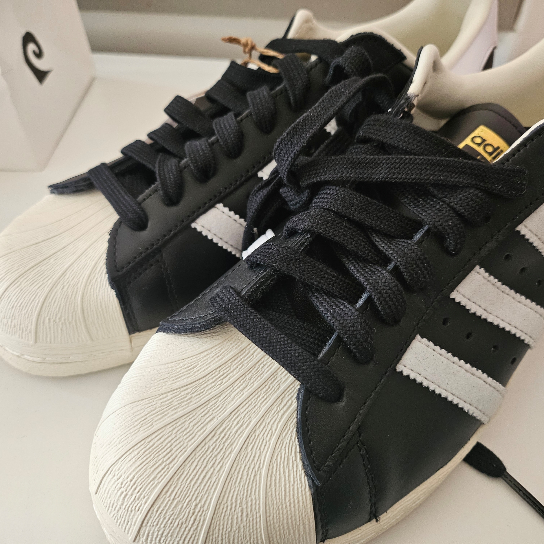 Adidas Superstar 82 FI Core Black 착용 스타일