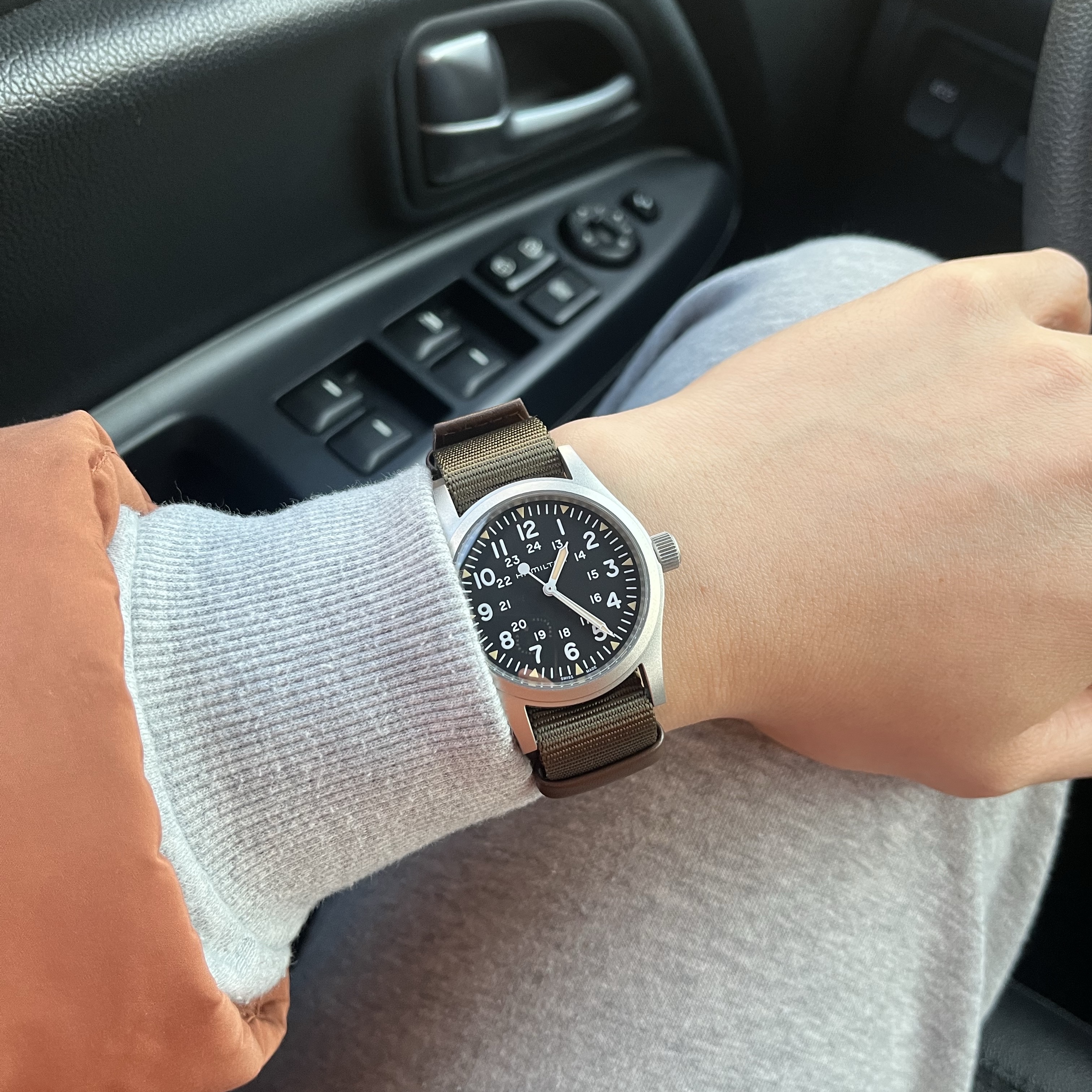 Hamilton Khaki Field Mechanical 38mm Nato Strap Green Black 착용 스타일