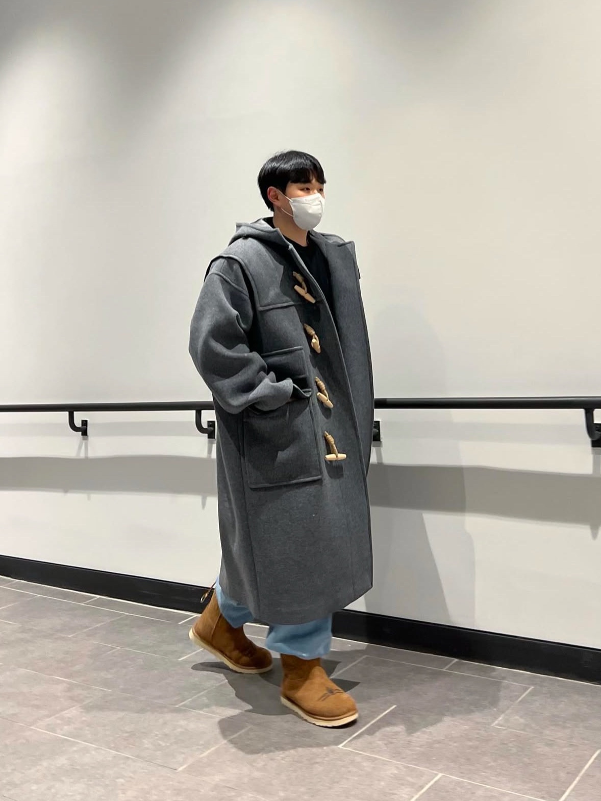 UGG x Children Of The Discordance Classic Short Boots Chestnut 착용 스타일