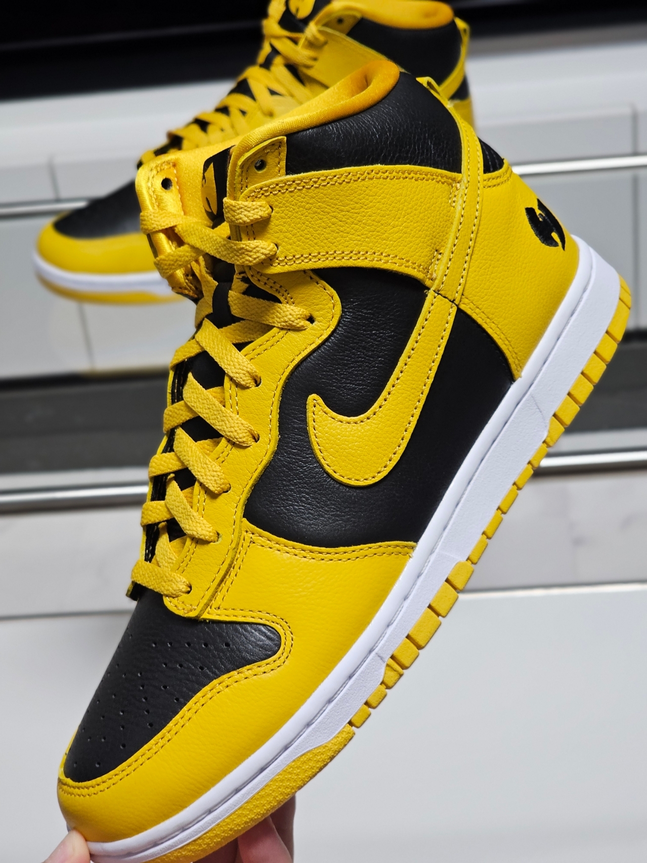 Nike Wu-Tang Clan Dunk High Black and Pollen 착용 스타일 - 10
