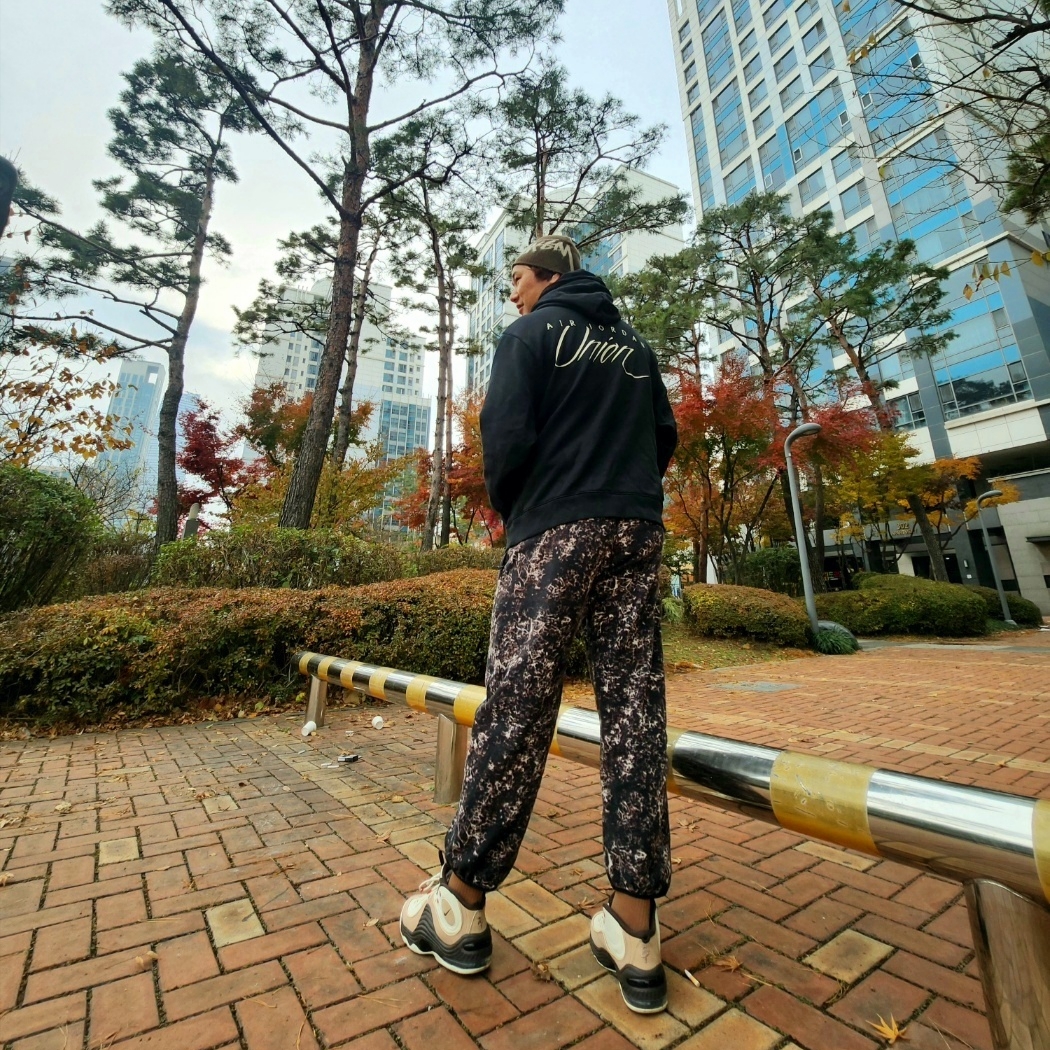 Stussy Brushed Out Stock Skullcap Beanie Brown, Nike Air Penny II Sesame and Coconut Milk 착용 스타일