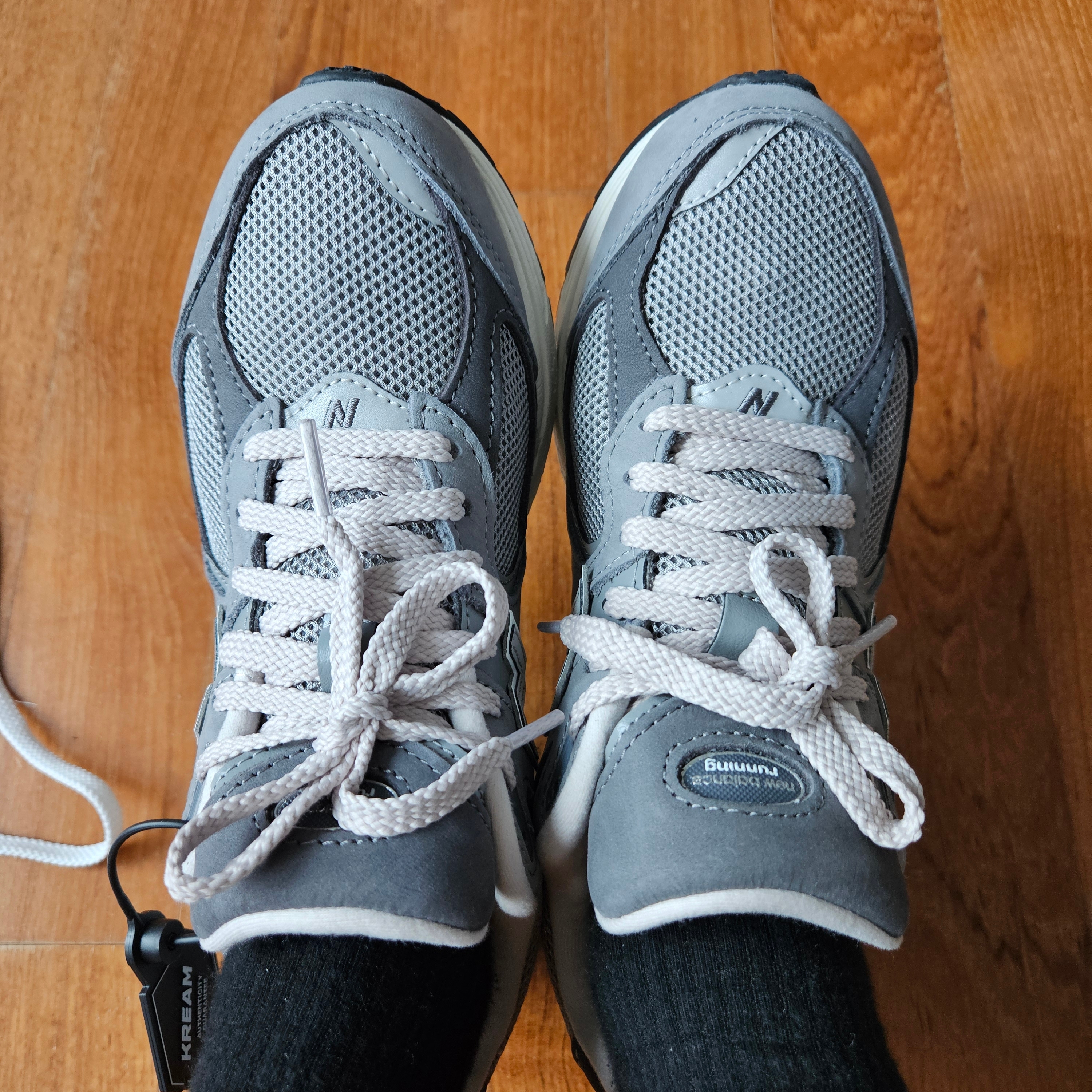 New Balance 2002R Premium Vintage Grey 착용 스타일