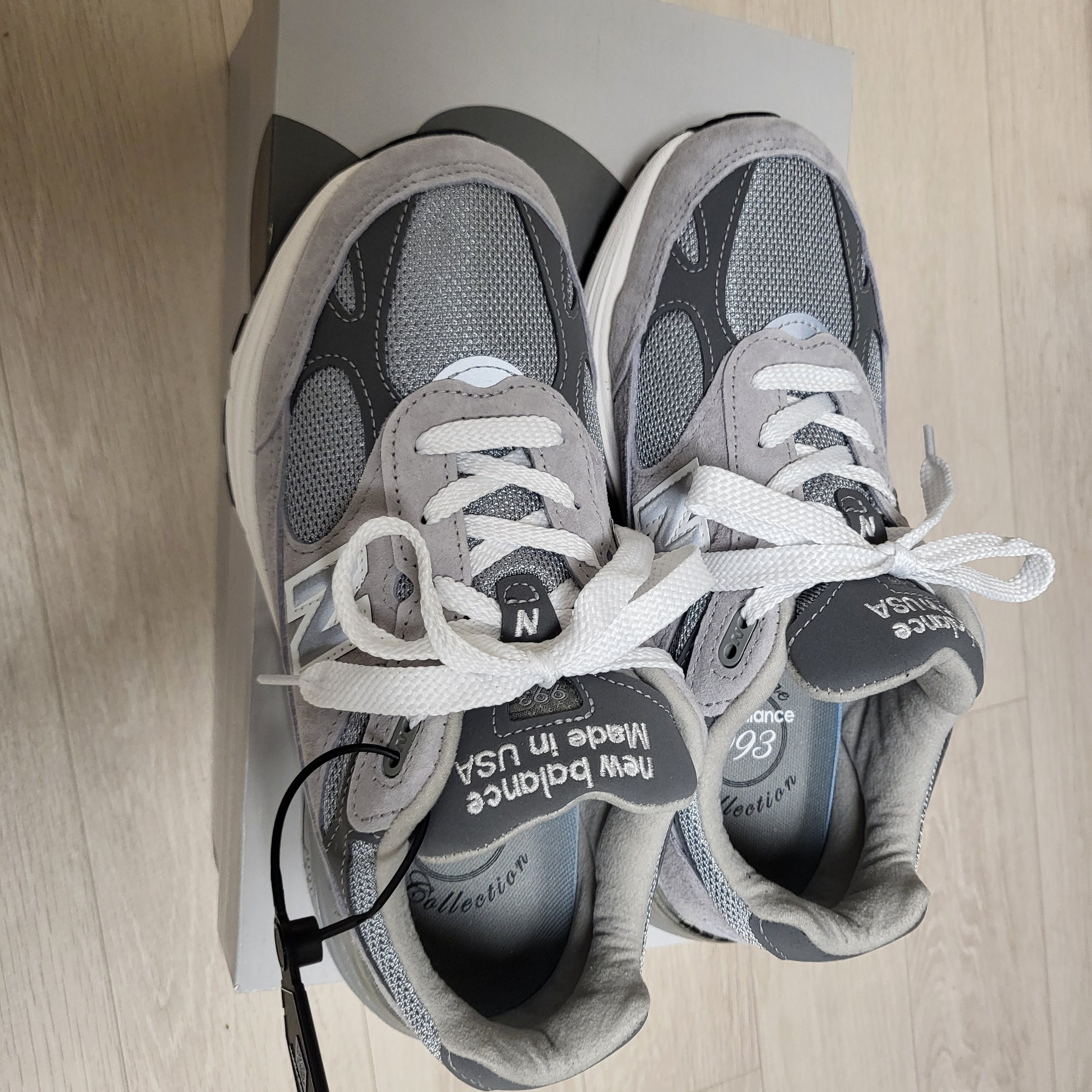 (W) New Balance 993 Made in USA Grey - D Wide 착용 스타일