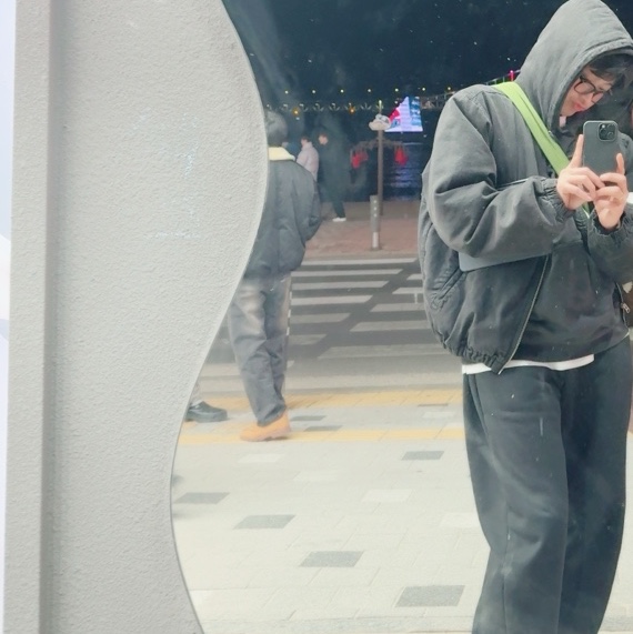Stussy Insulated Canvas Work Jacket Black, Jordan 1 x Travis Scott Retro Low OG SP Reverse Olive 착용 스타일 - 1