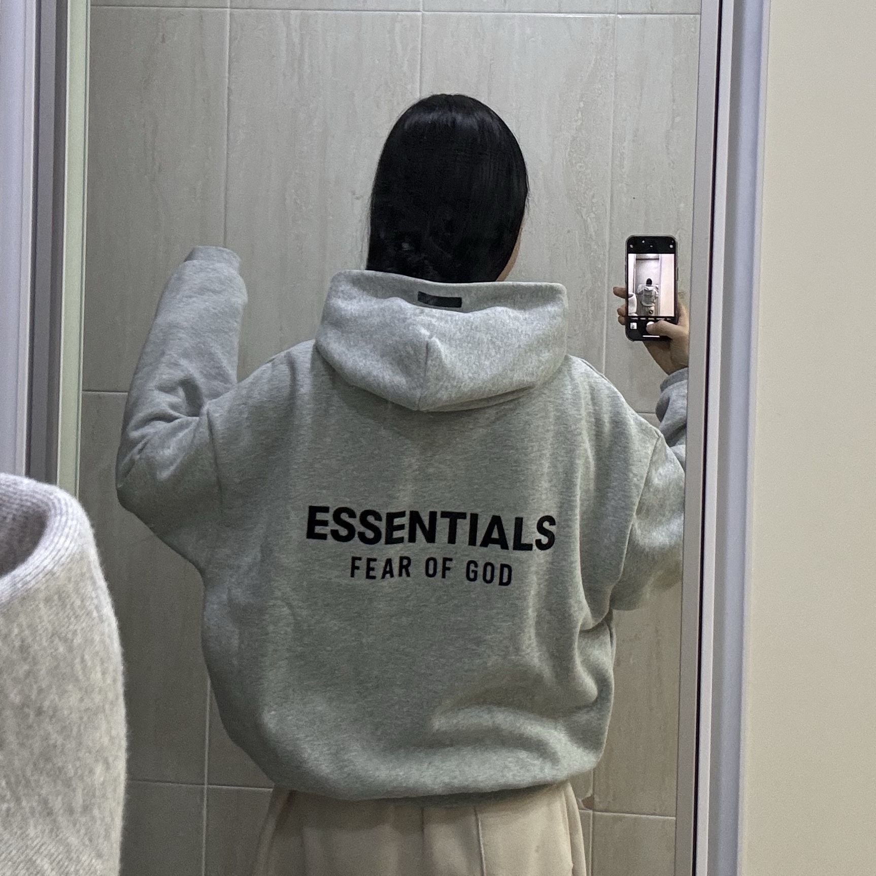 Essentials Fleece Hoodie Light Heather Grey - 24FW 착용 스타일 - 2