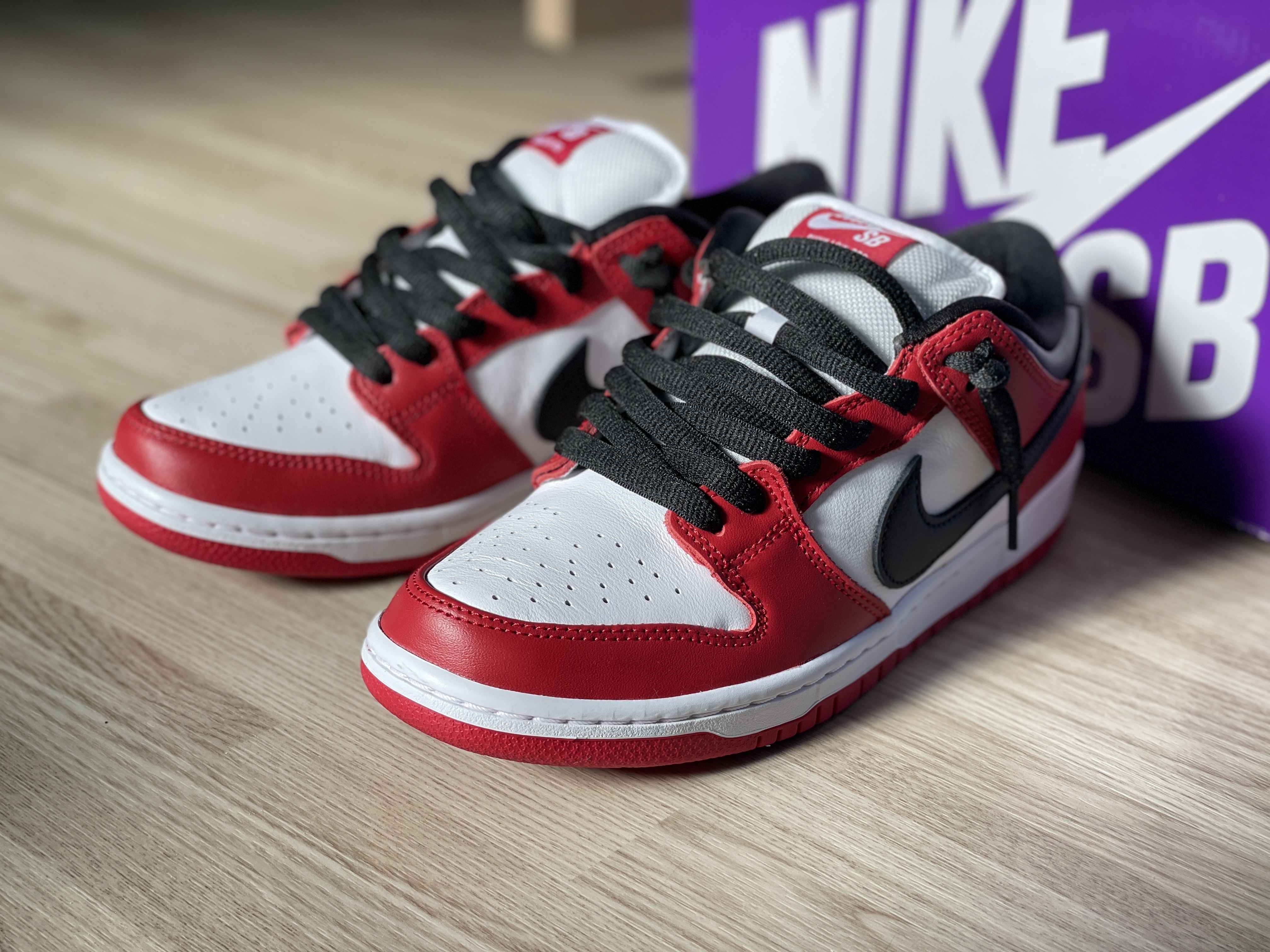 Nike SB Dunk Low Pro Chicago 착용 스타일 - 1