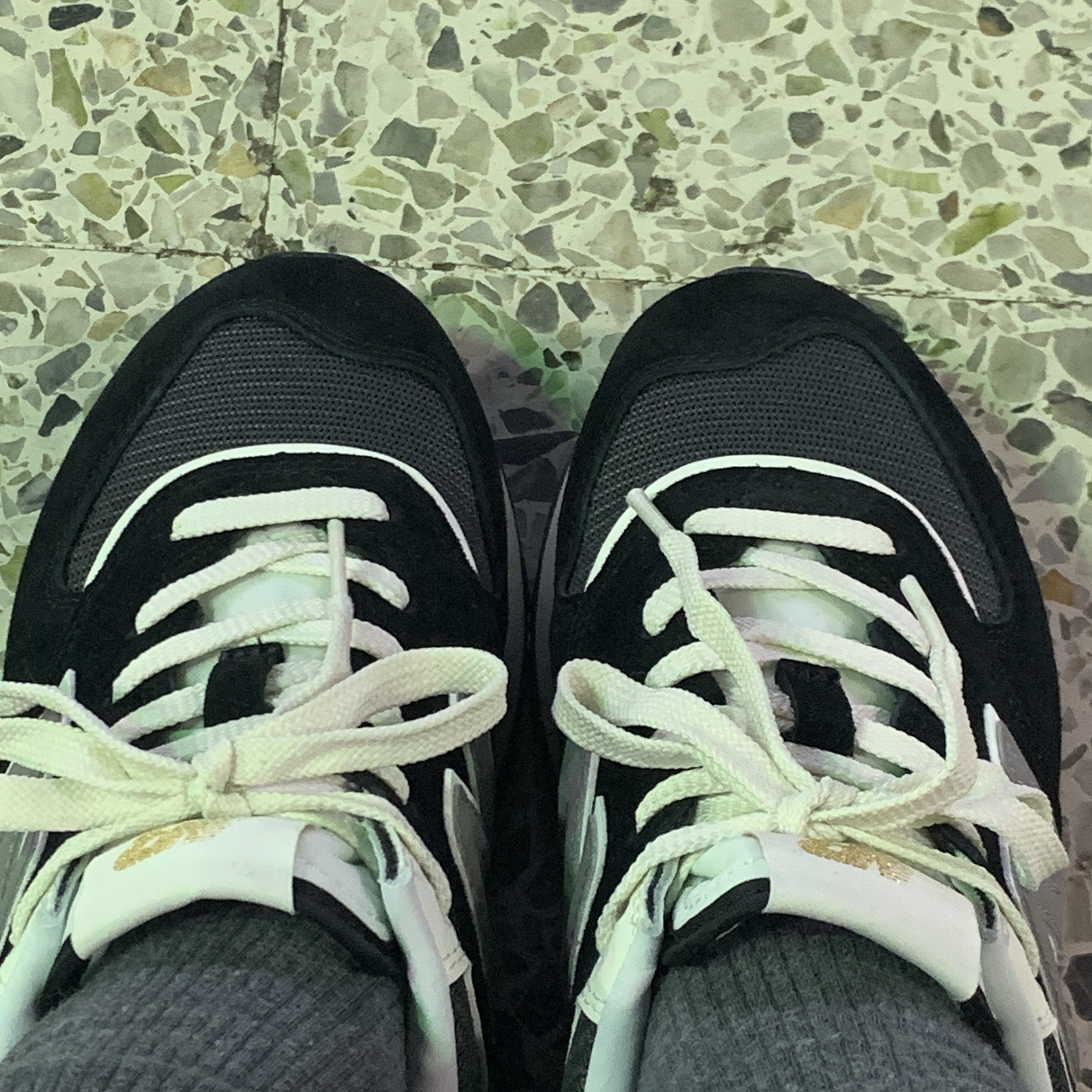 New Balance 574 Legacy Black 착용 스타일