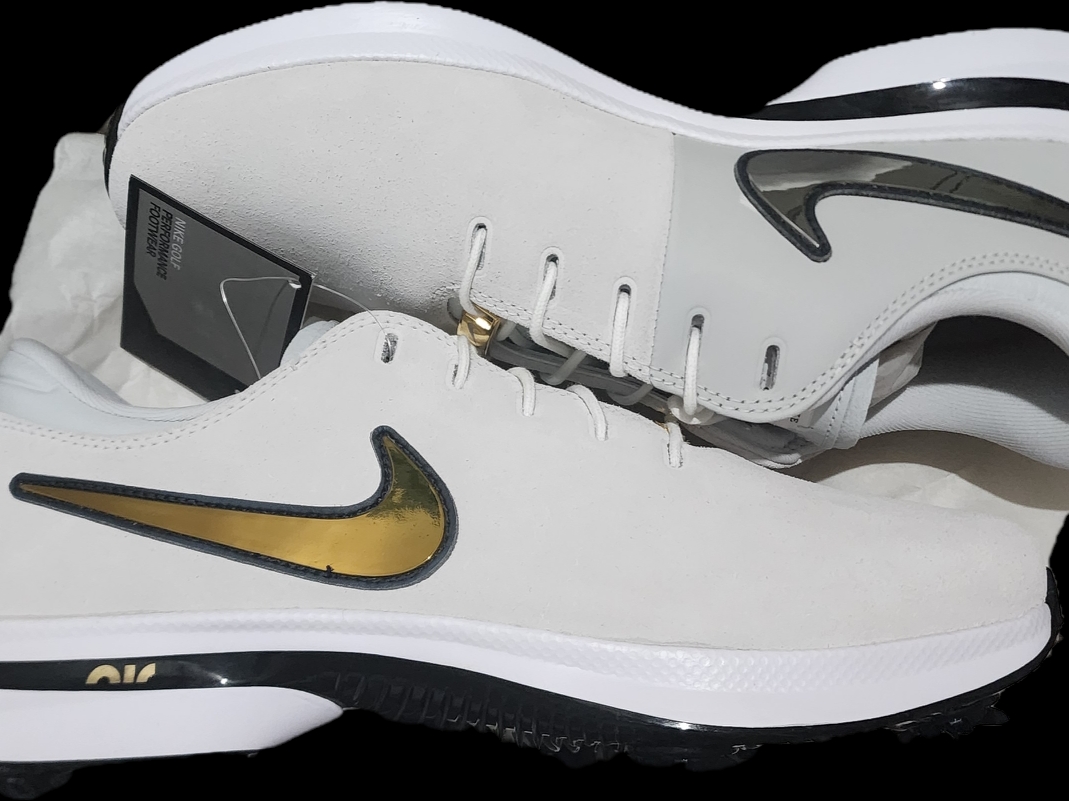 Nike Air Zoom Victory Tour 3 NRG Wide White Metallic Silver 착용 스타일