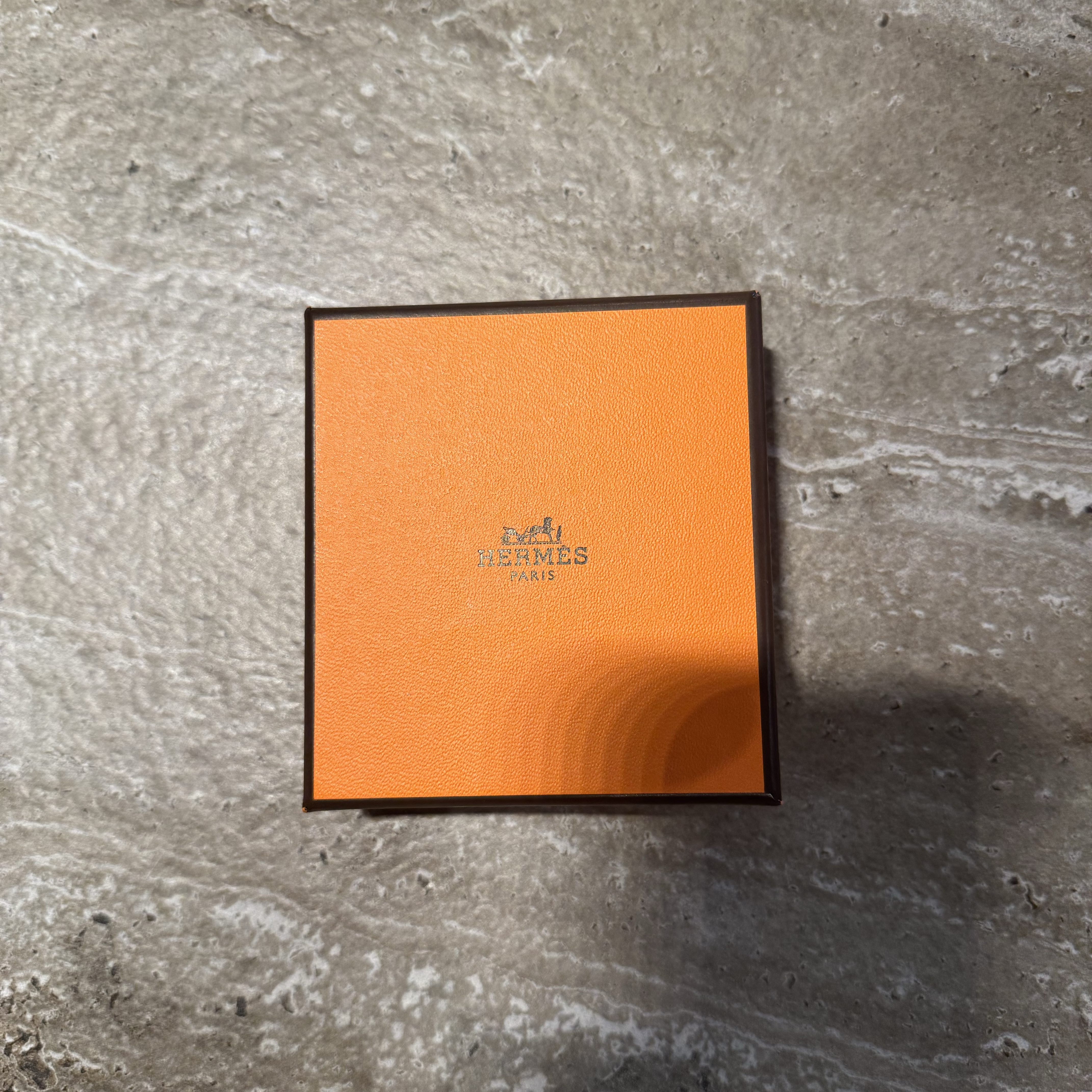 (W) Hermes Mini Pop H Earrings Rose Gold & Rose Dragee 착용 스타일 - 1