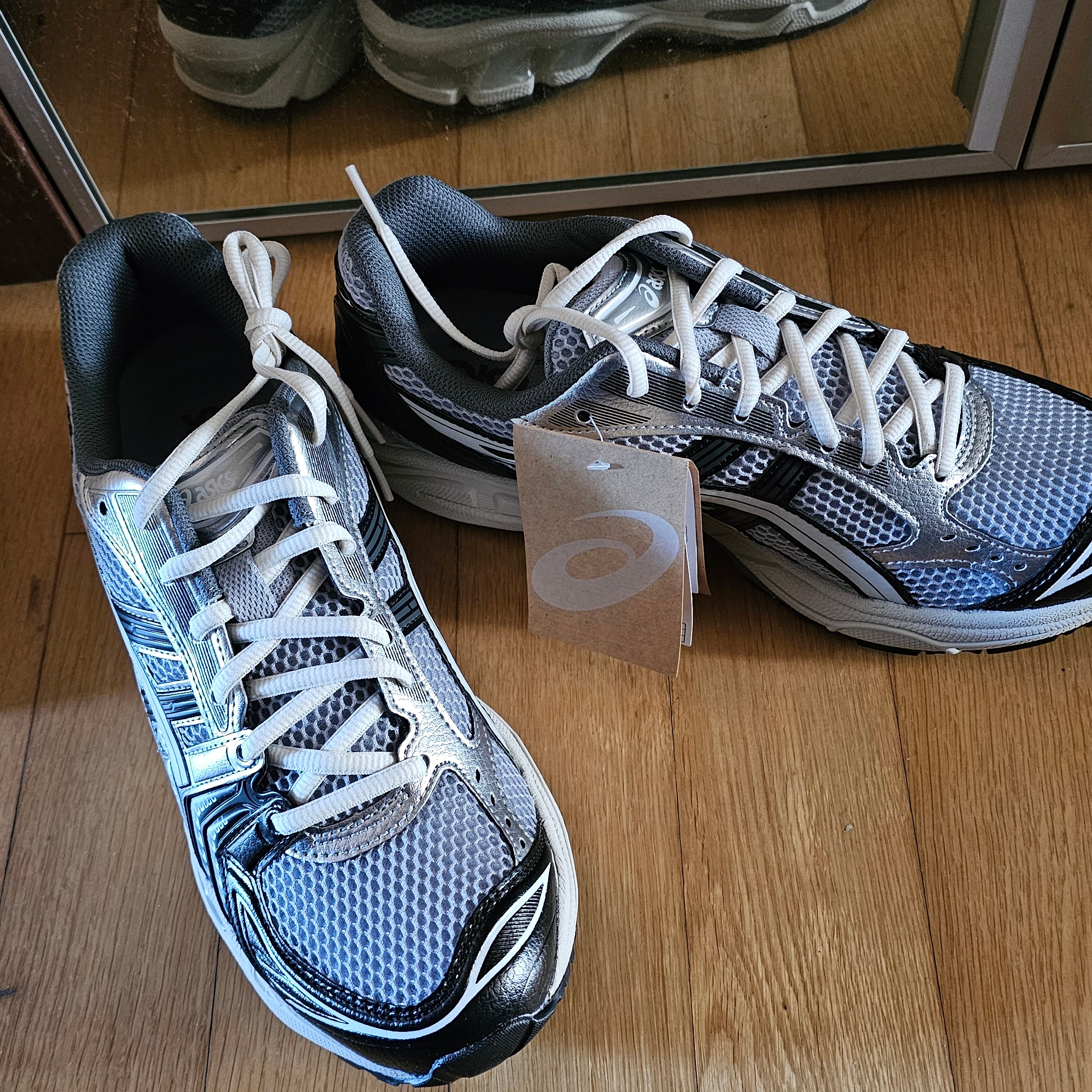 Asics Gel-Kayano 14 Black Glacier Grey 착용 스타일