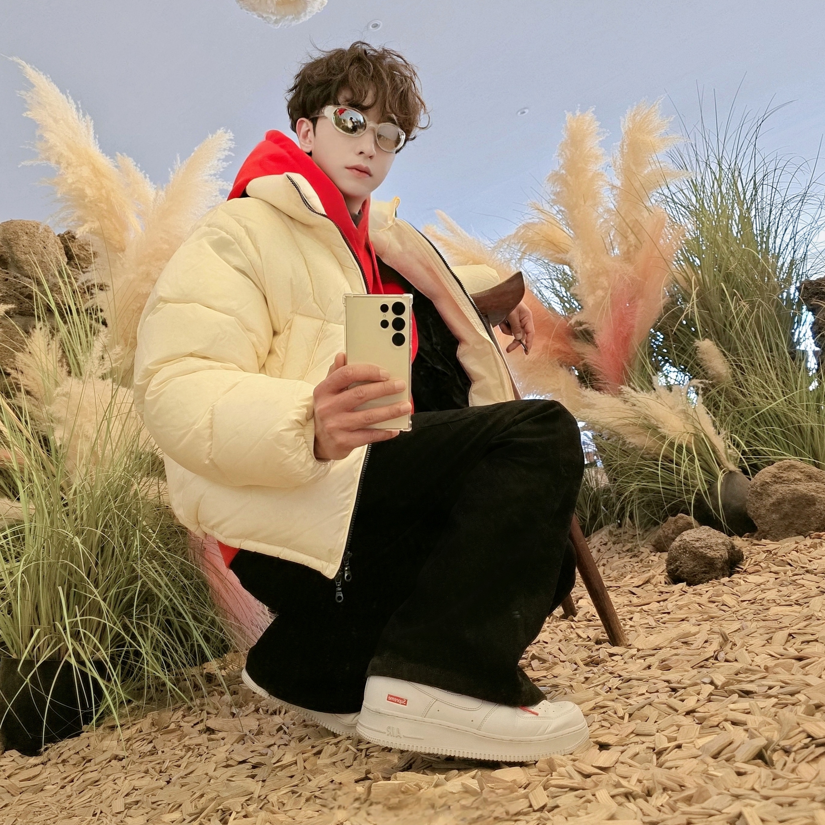 Stussy Beach Roots Hoodie Red, Nike x Supreme Air Force 1 Low White 착용 스타일 - 7
