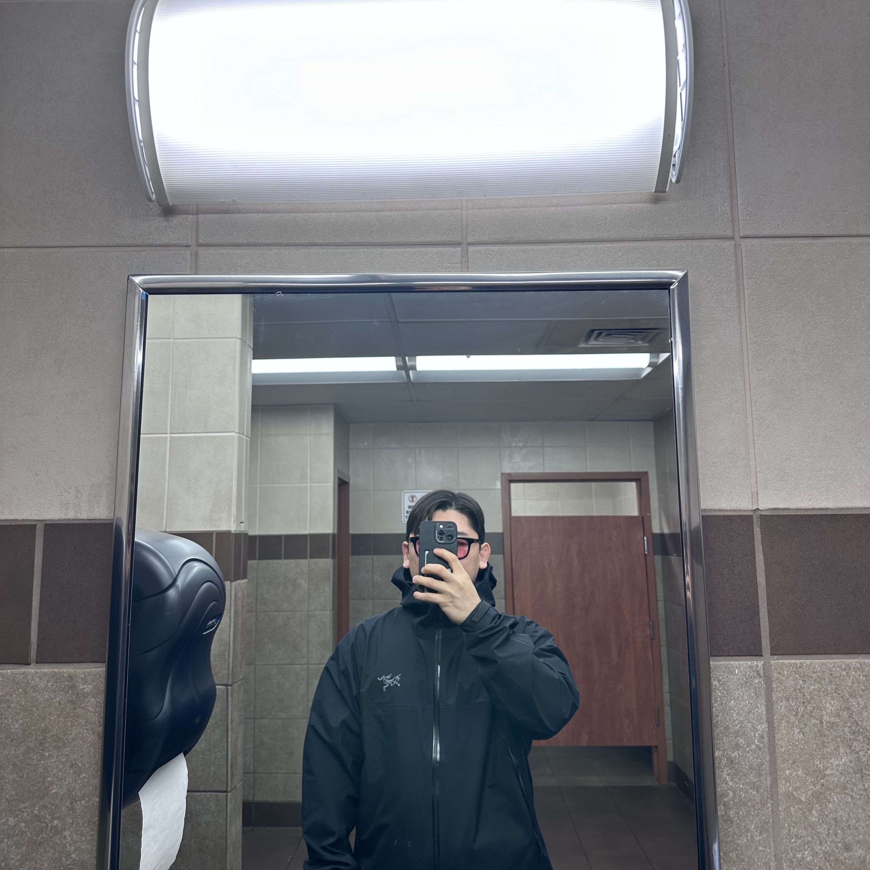 Arc'teryx Beta Jacket Black 착용 스타일