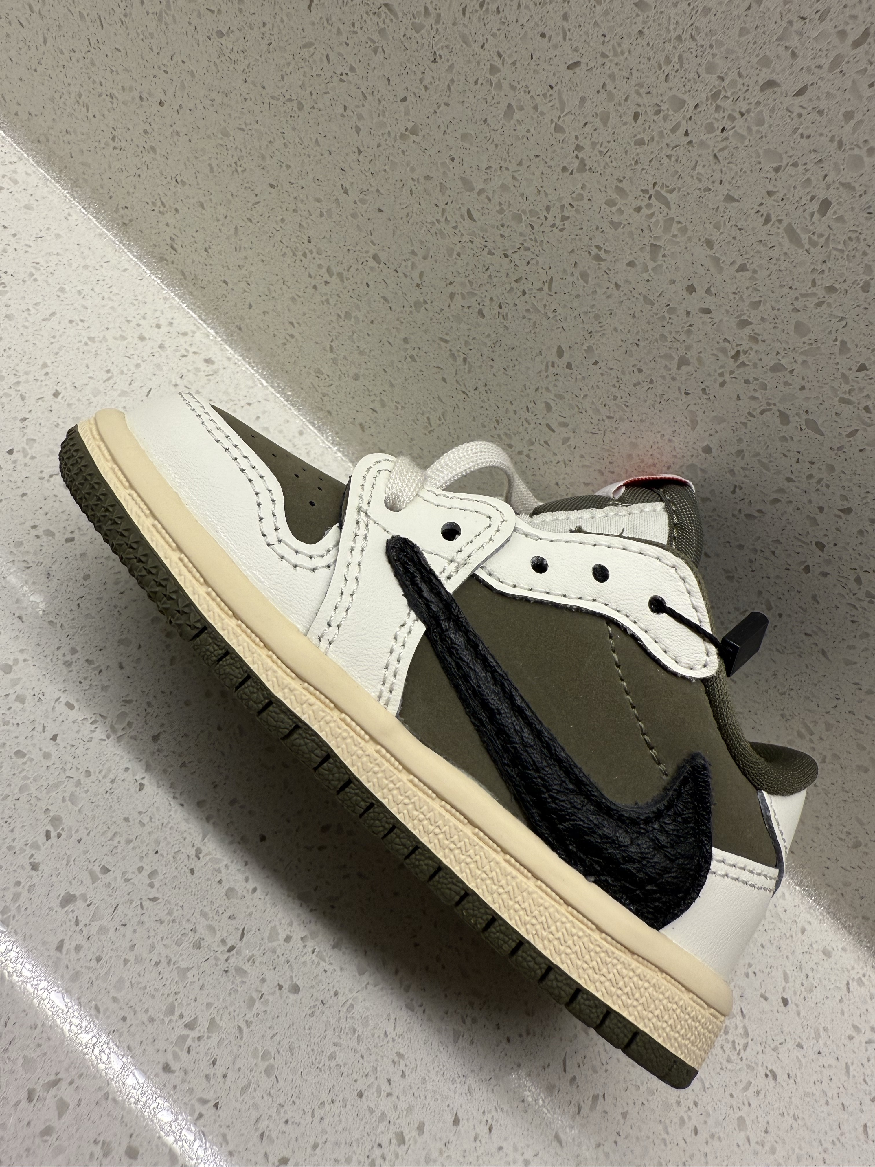 (TD) Jordan 1 x Travis Scott Retro Low OG SP Reverse Olive 착용 스타일
