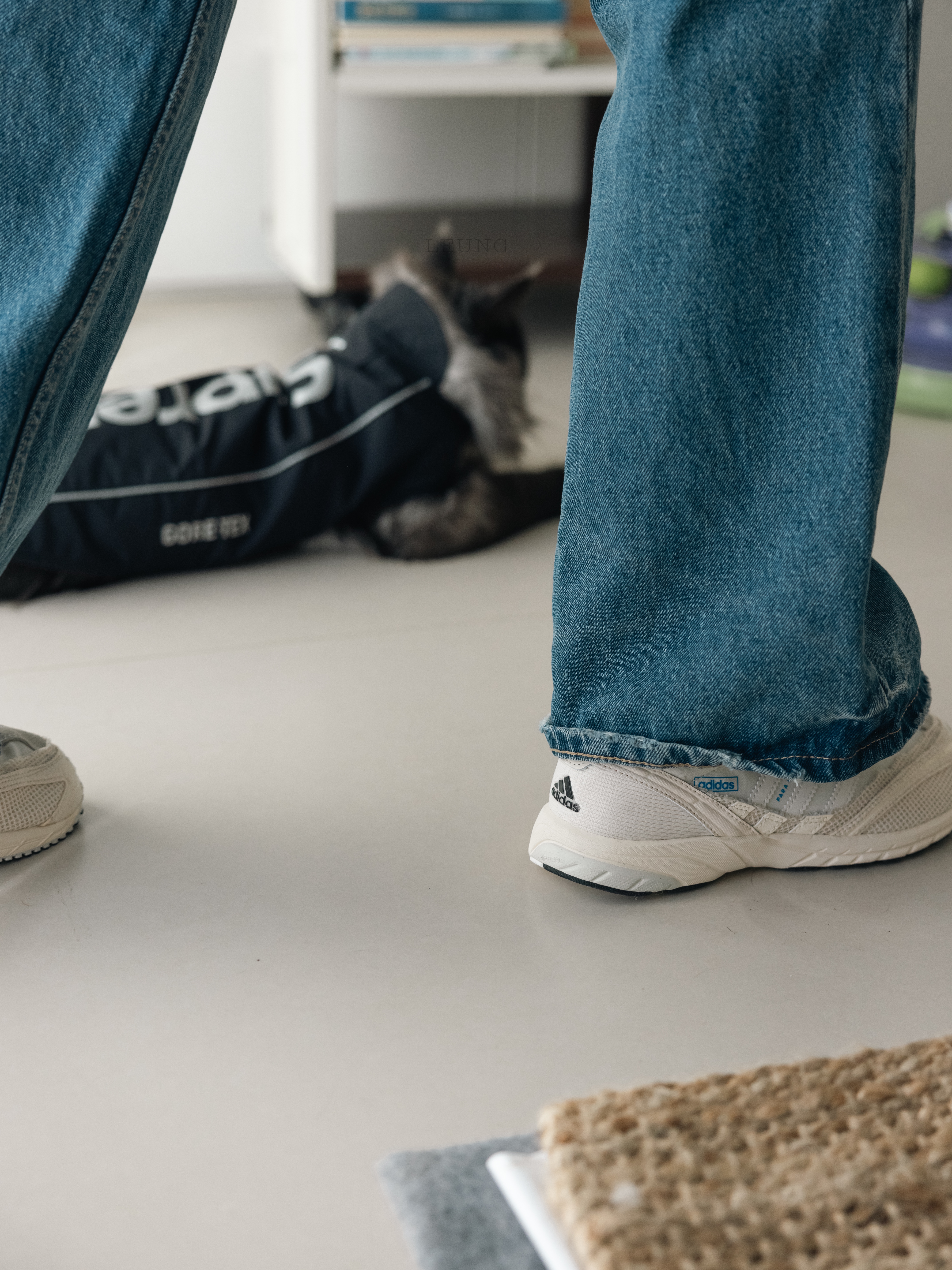 Adidas x Bad Bunny Adizero SL 72 Off White Chalk White 착용 스타일 - 4