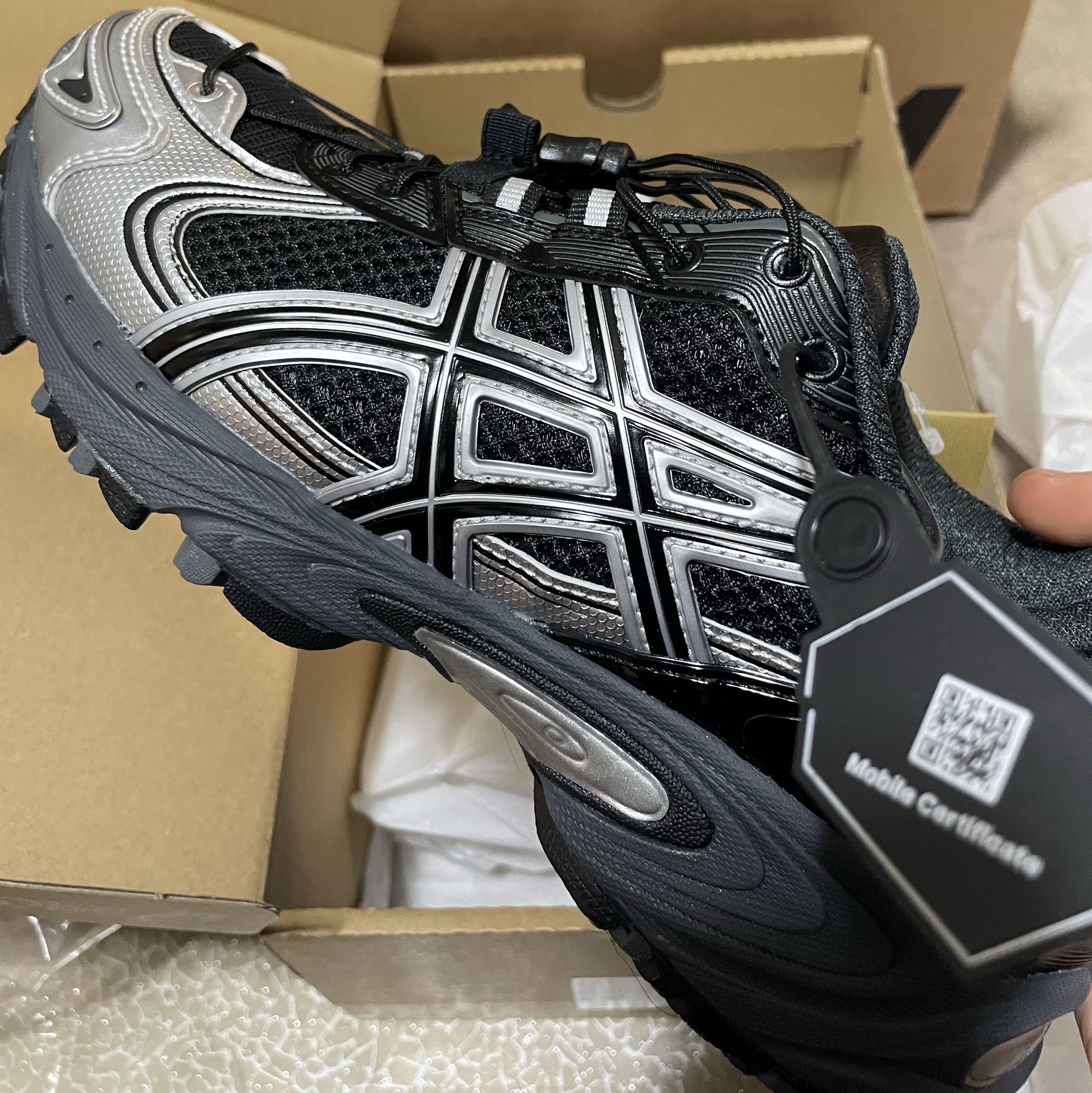 Asics Gel-Kahana TR V4 Carbon Black 착용 스타일 - 1