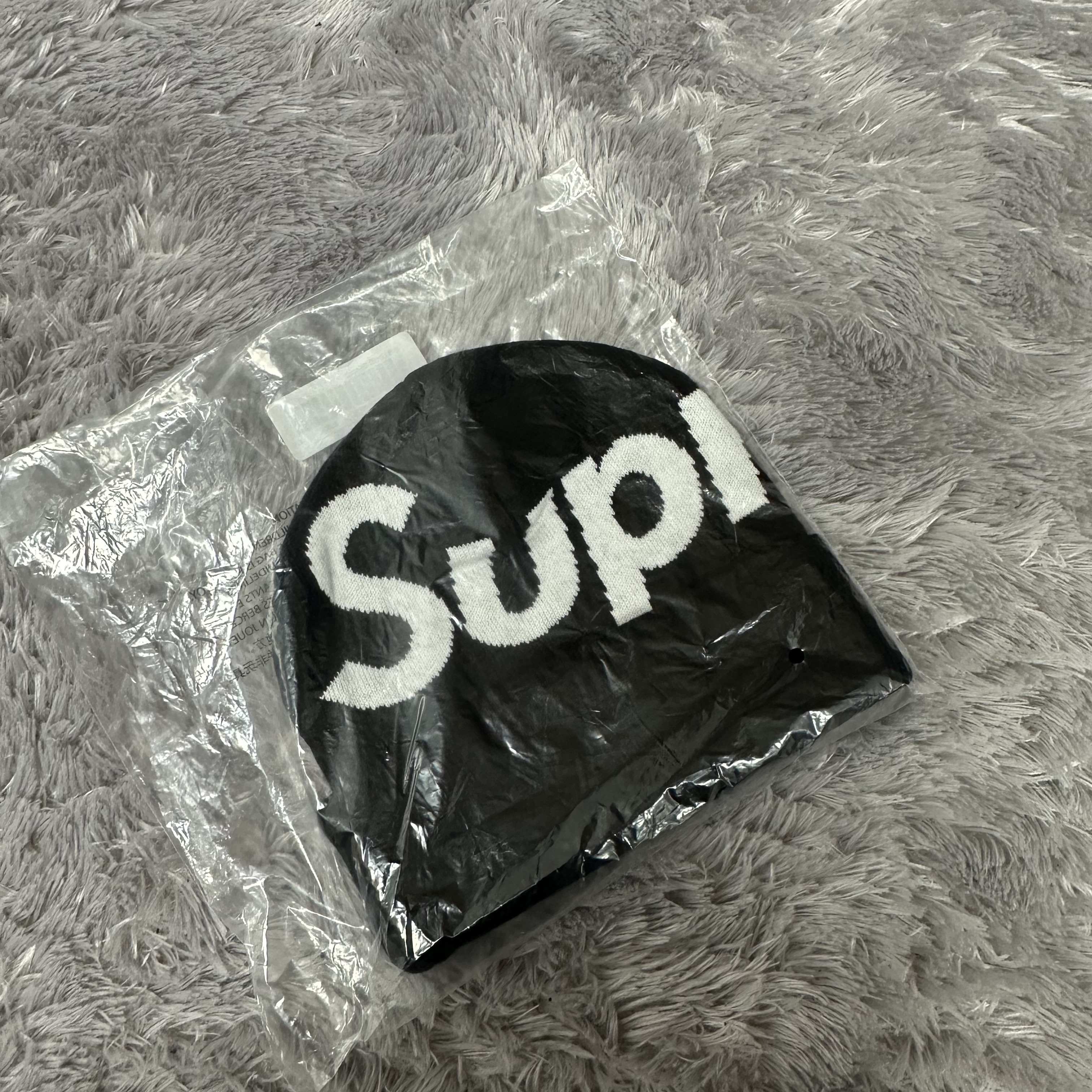 Supreme Big Logo Beanie Heather Grey - 24FW 착용 스타일 - 1