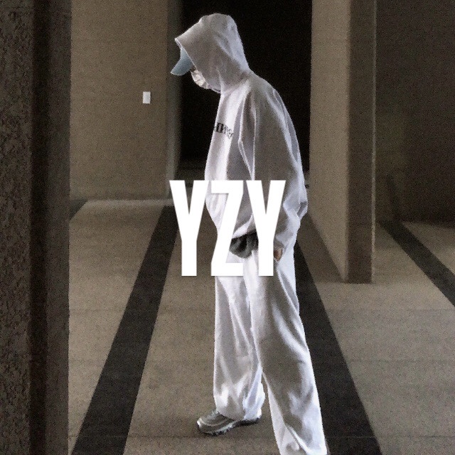 Yeezy x Gosha Rubchinskiy YZY Black Dogs Hoodie Heather Grey, Yeezy x Gosha Rubchinskiy YZY Black Dogs Jogger Heather Grey 착용 스타일 - 1