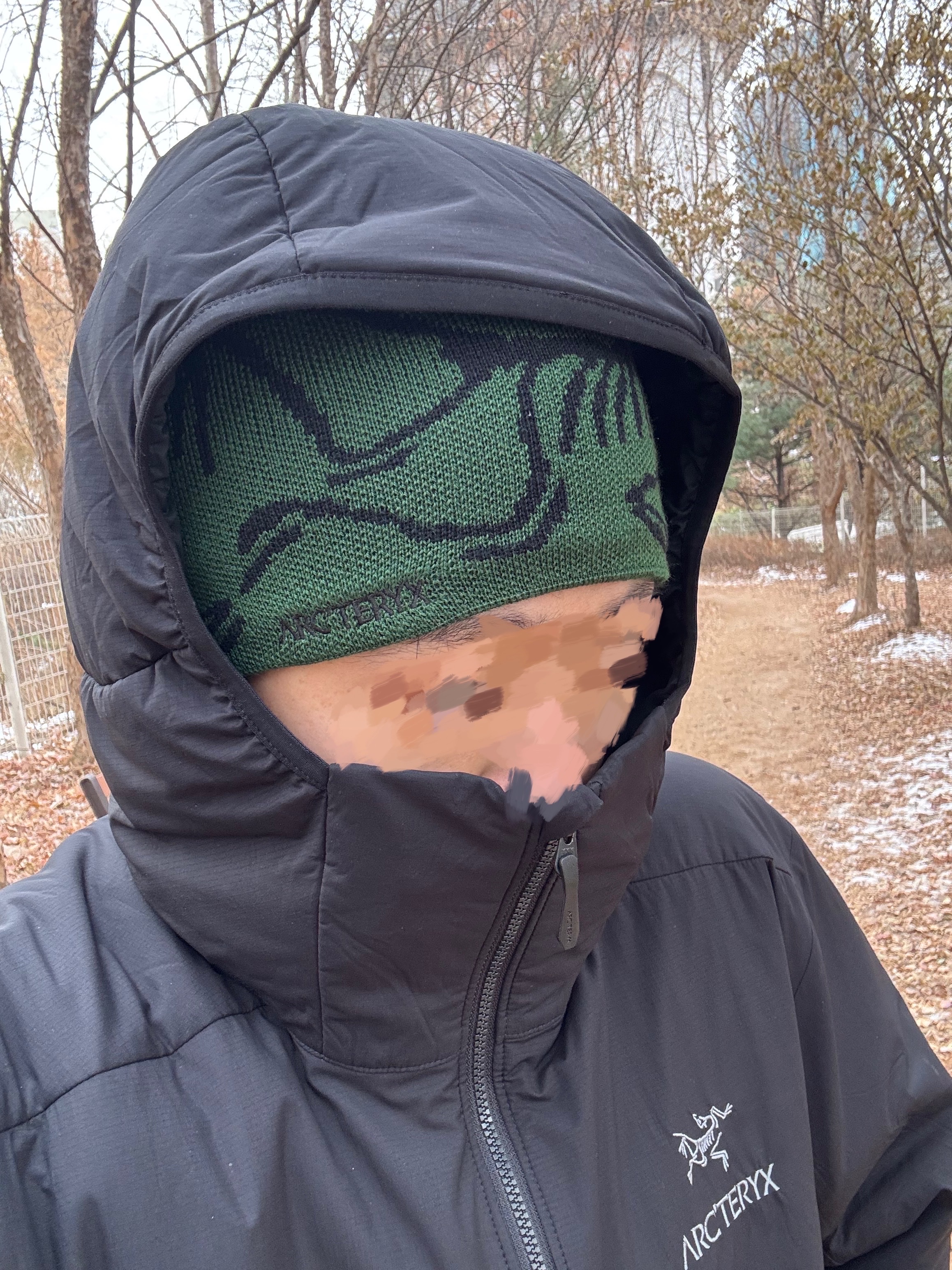 Arc'teryx Atom Hoody Black, Arc'teryx Bird Head Toque Eden Black 착용 스타일