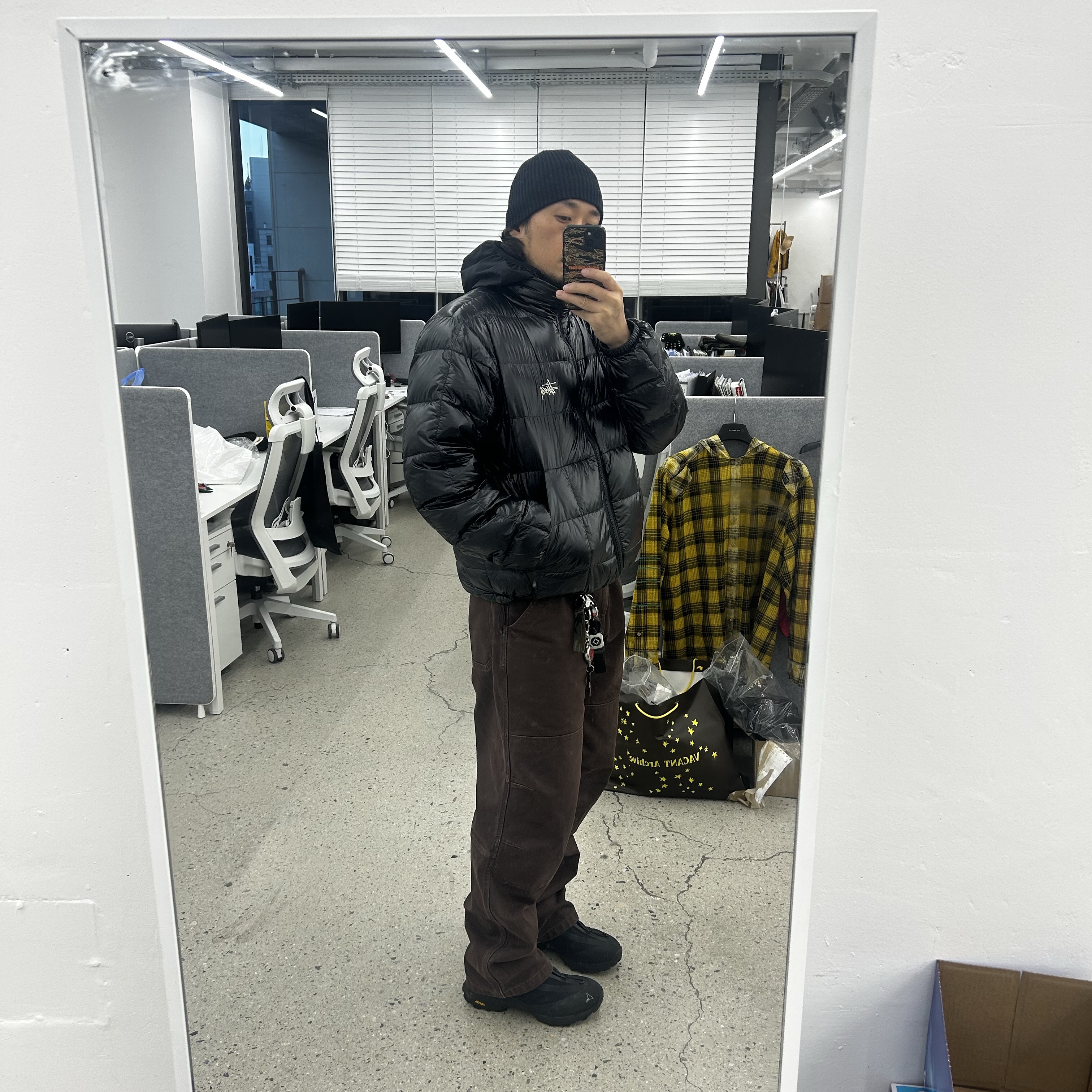 Arc'teryx Thorium Jacket Black, Dr. Martens x Neighborhood Smiths Smooth Leather Black 착용 스타일 - 2