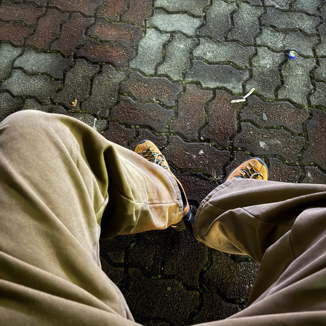Keen Jasper Suede Sneakers Camel 착용 스타일