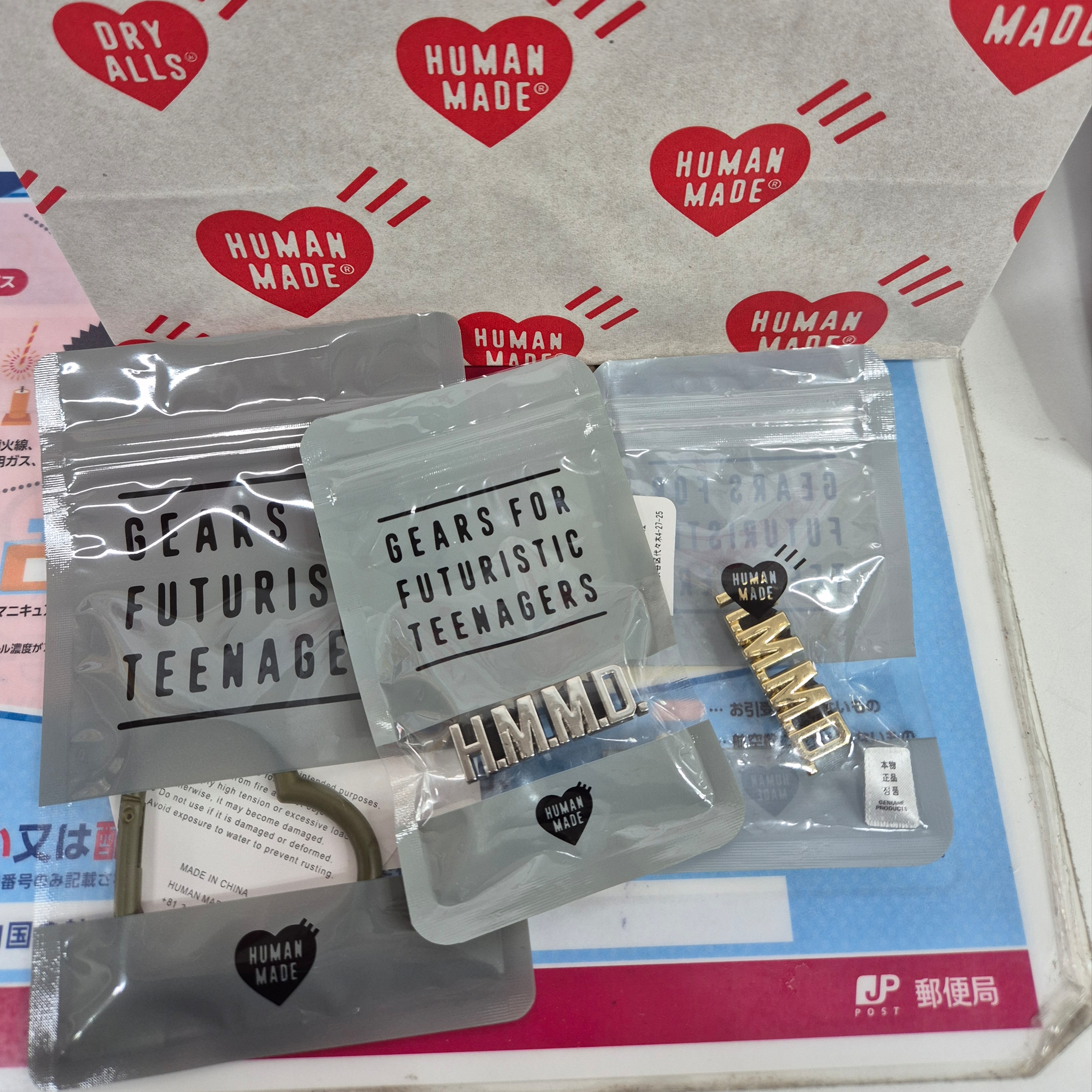 Human Made HM Logo Pins Gold 착용 스타일
