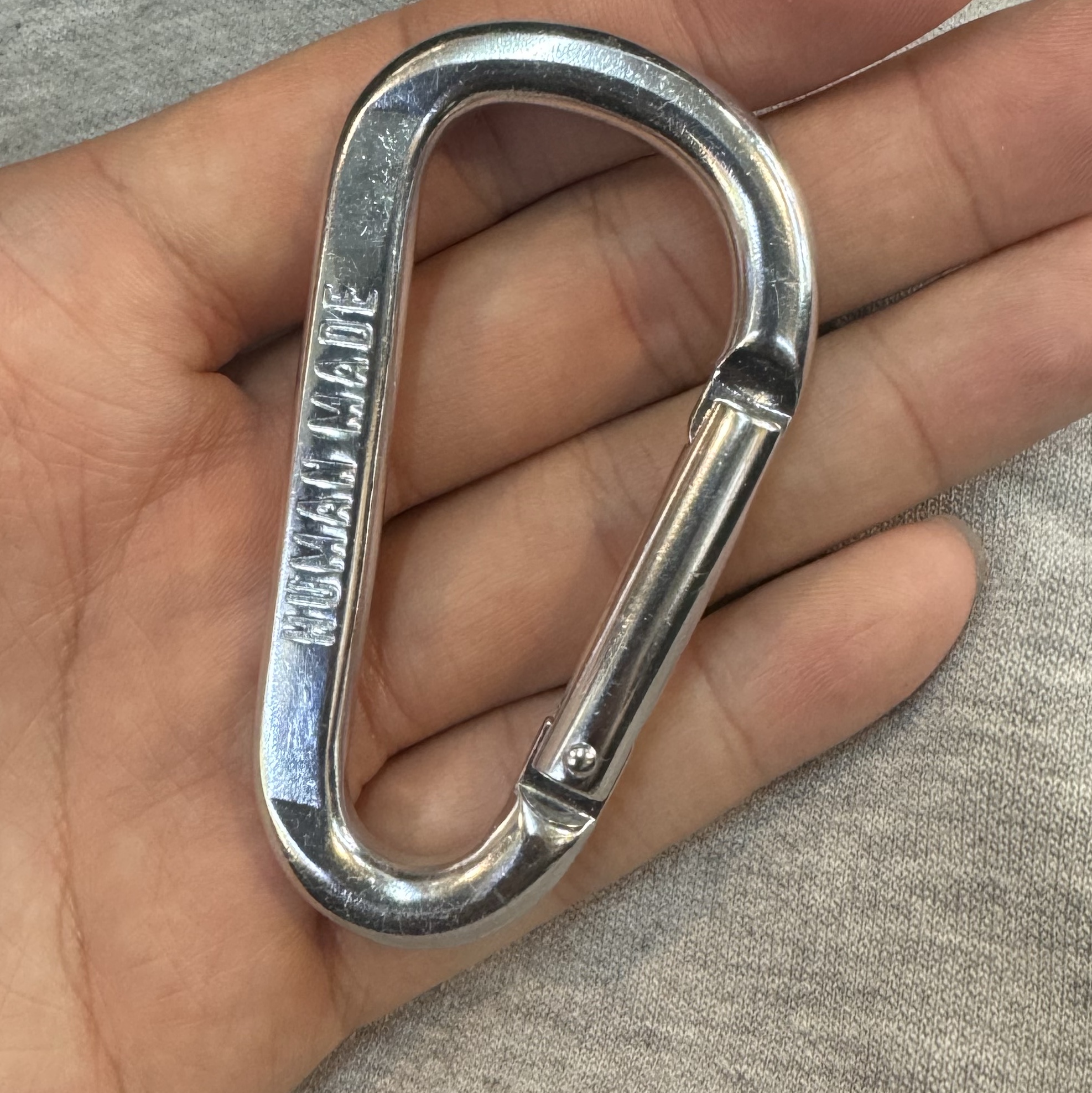 Human Made Carabiner 70mm Silver 착용 스타일