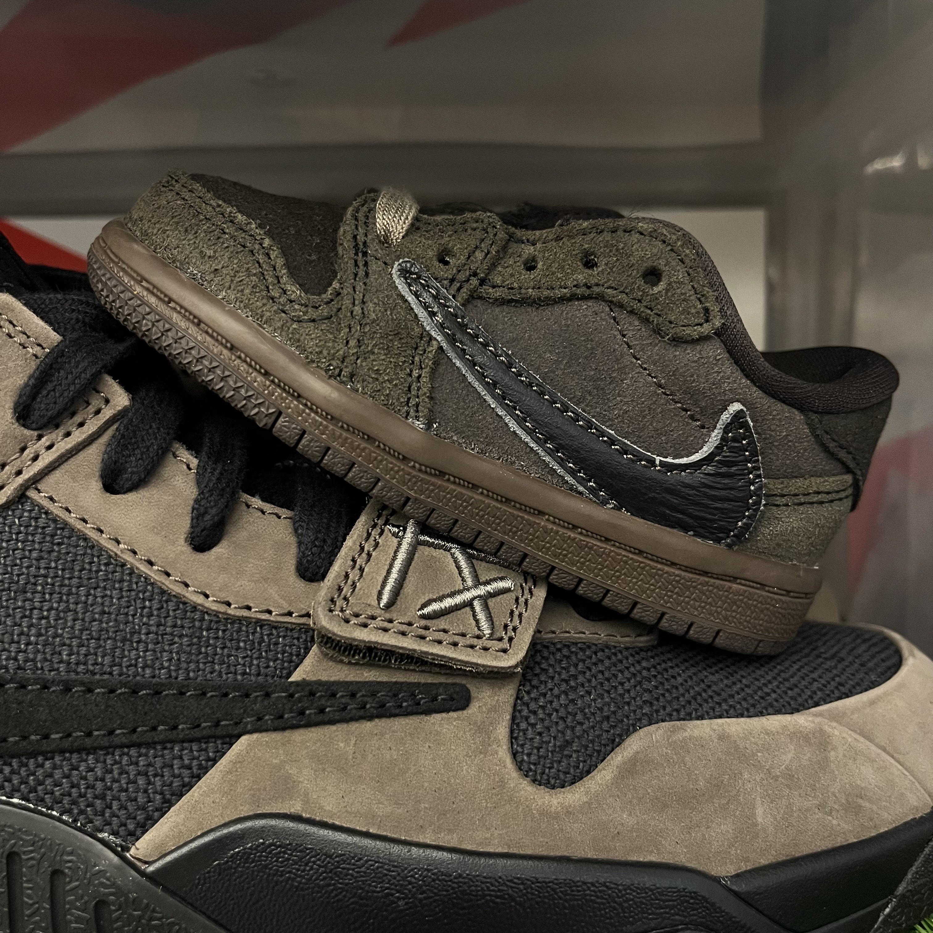 (TD) Jordan 1 x Travis Scott Retro Low OG SP Velvet Brown and Dark Mocha 착용 스타일