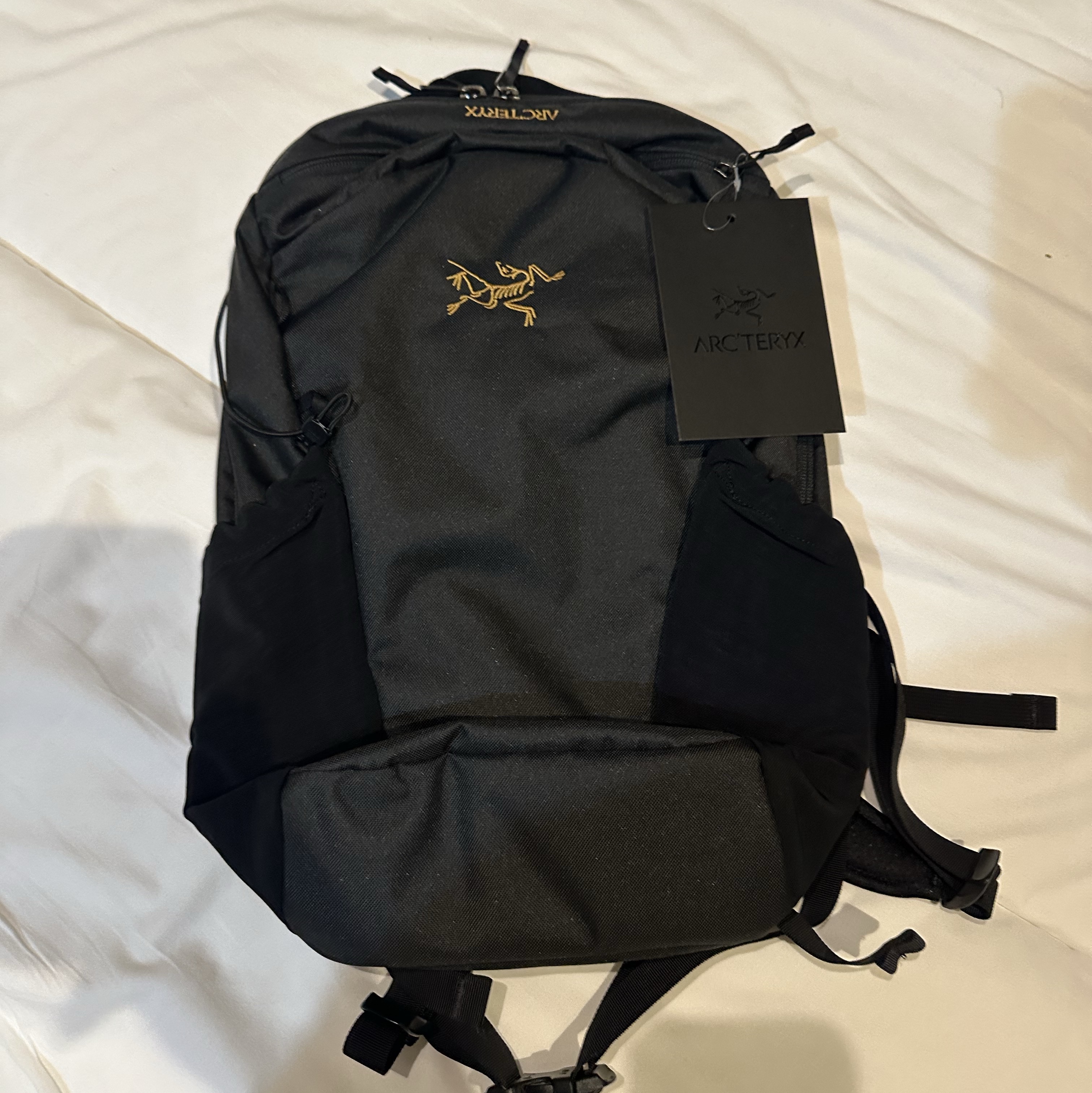 Arc'teryx Mantis 16 Backpack Black, Arc'teryx Atom LT Hoody Fluidity 착용 스타일 - 1