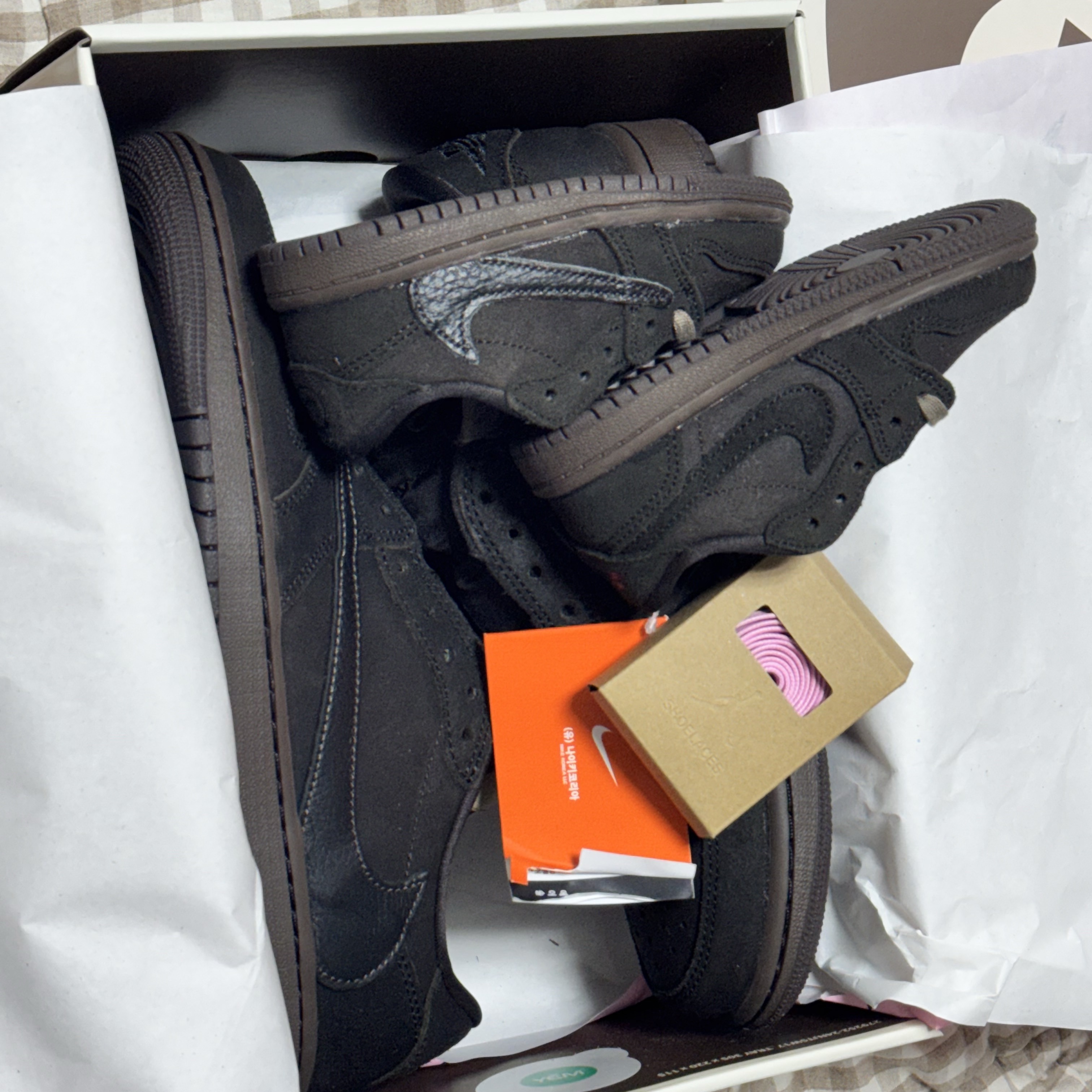 Jordan 1 x Travis Scott Retro Low OG SP Velvet Brown and Dark Mocha, (TD) Jordan 1 x Travis Scott Retro Low OG SP Velvet Brown and Dark Mocha 착용 스타일 - 1