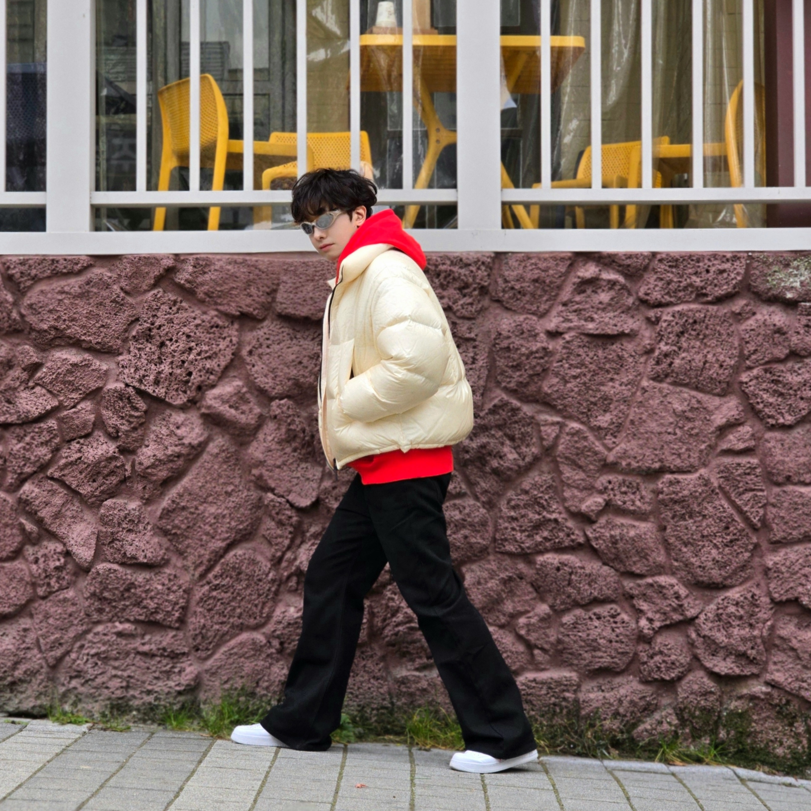 Stussy Beach Roots Hoodie Red, Nike x Supreme Air Force 1 Low White 착용 스타일 - 5