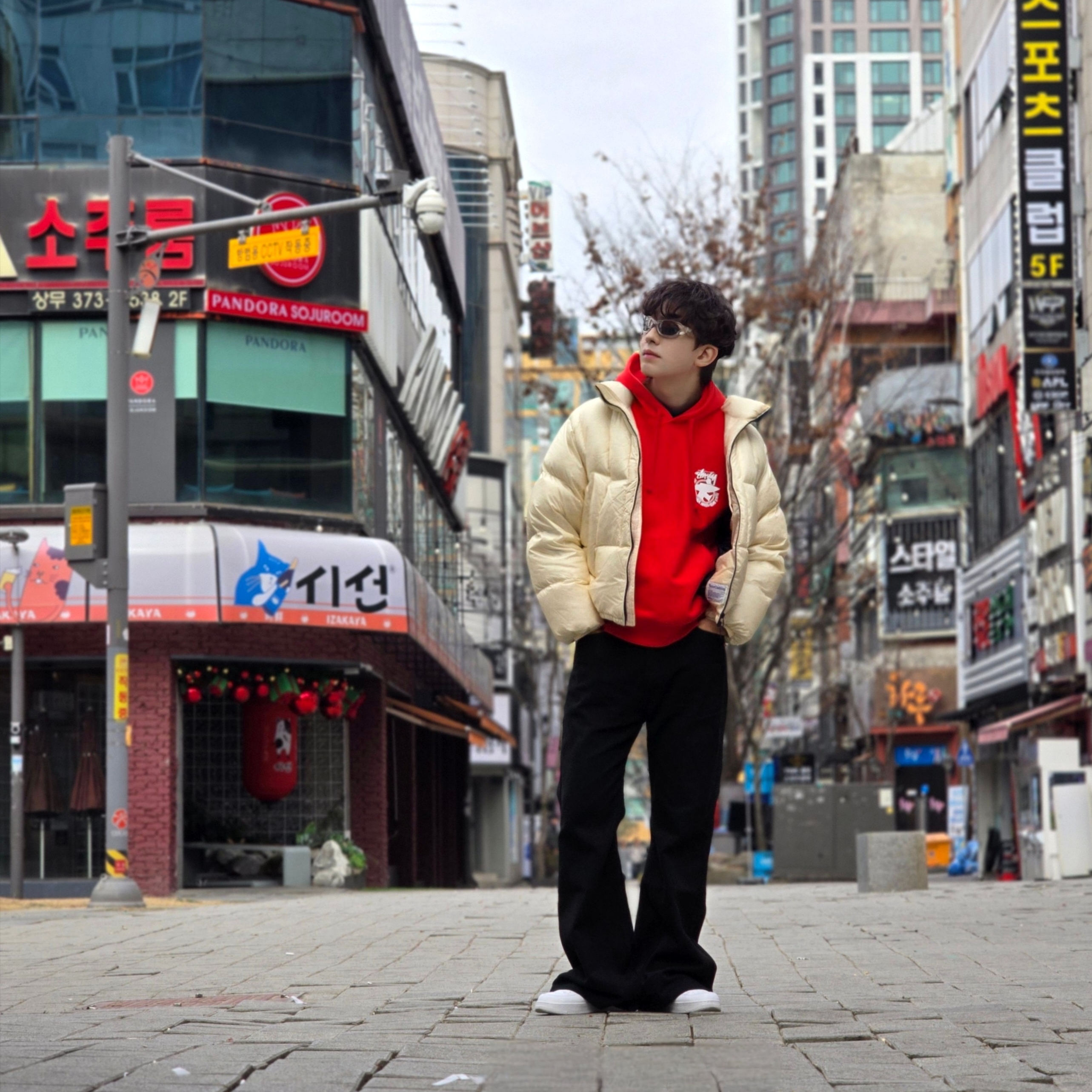 Stussy Beach Roots Hoodie Red, Nike x Supreme Air Force 1 Low White 착용 스타일 - 7
